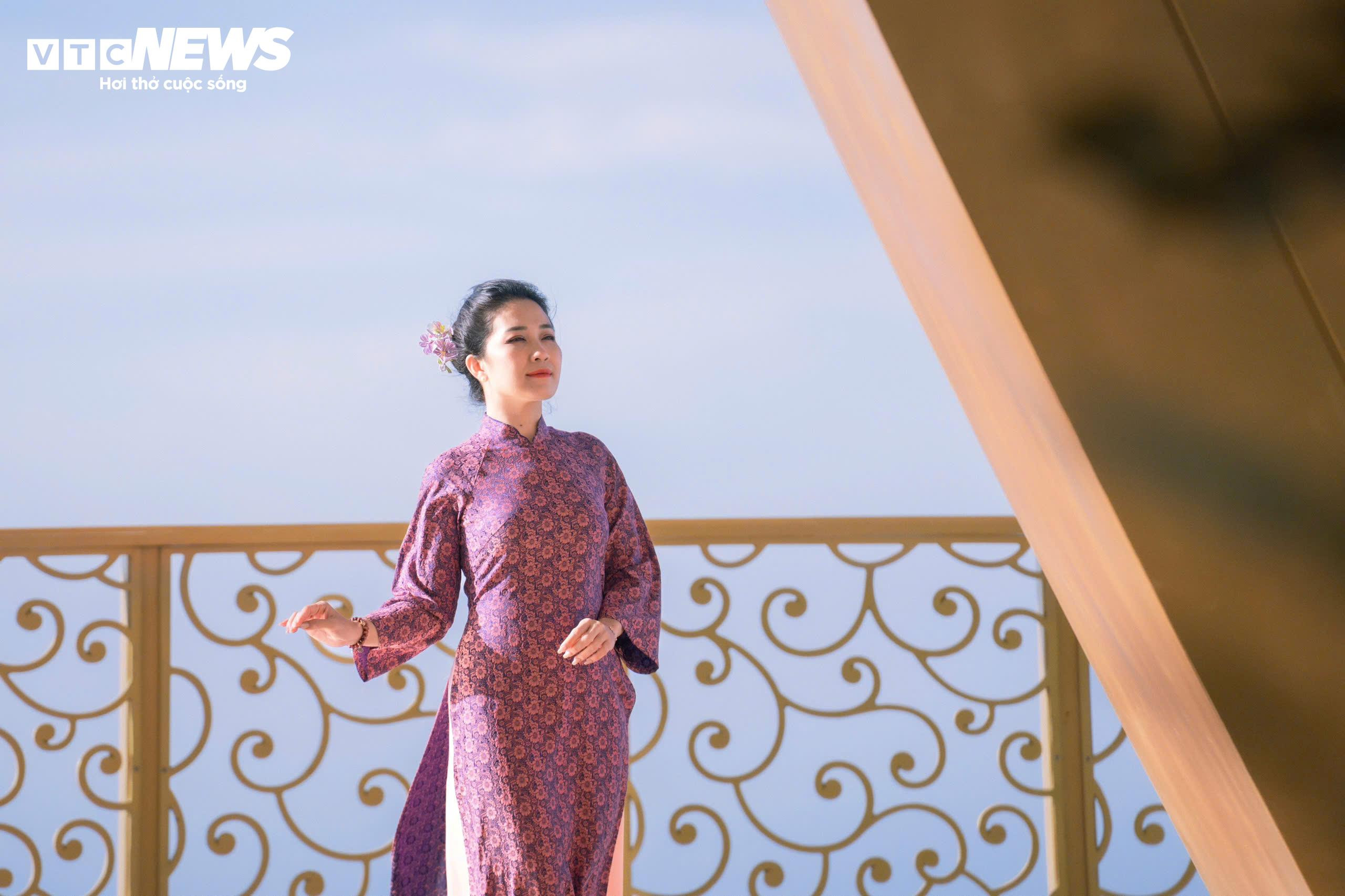 Lên độ cao gần 1.000m xin chữ ông đồ, chụp hình Tết - 14