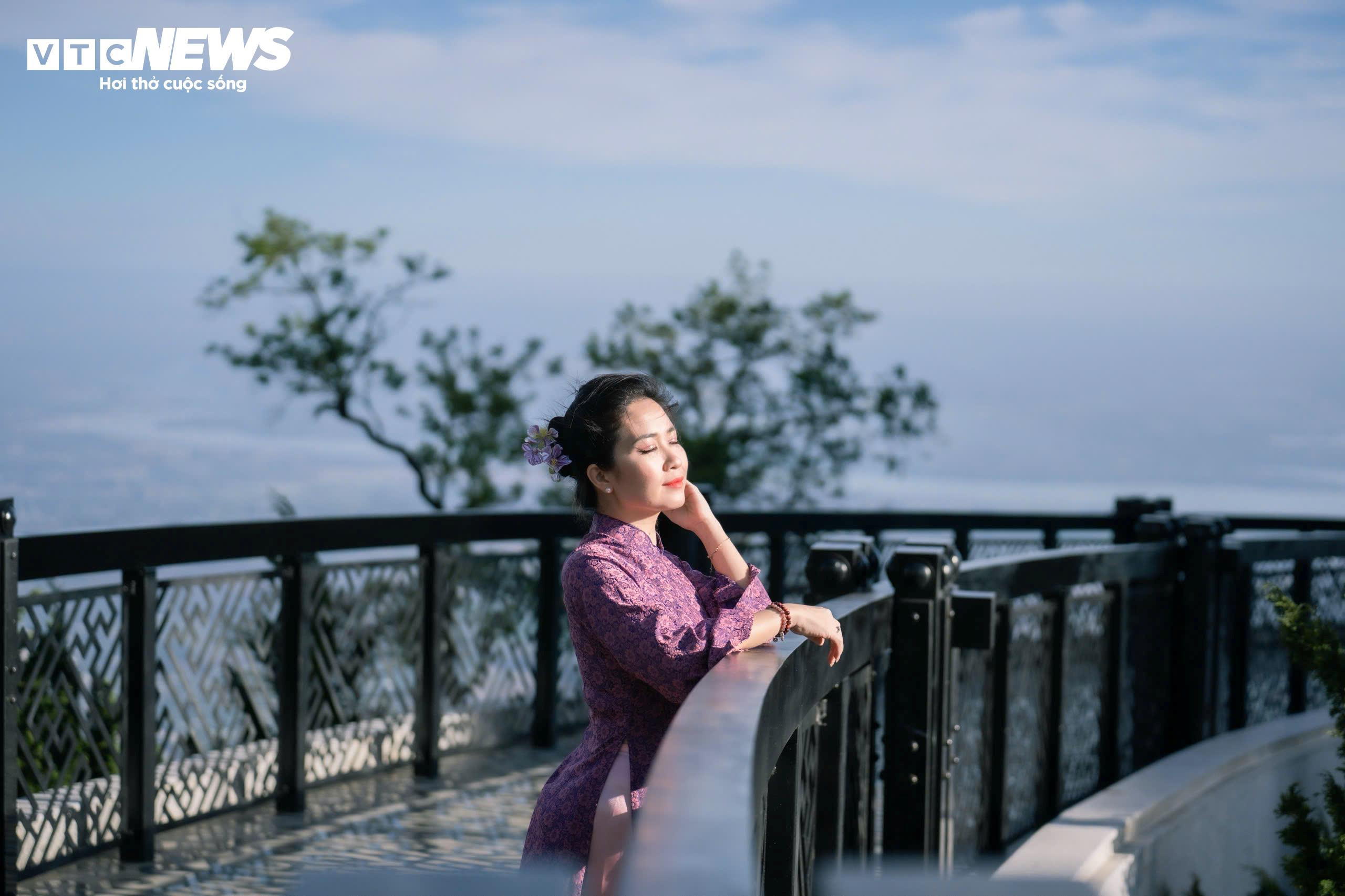 Lên độ cao gần 1.000m xin chữ ông đồ, chụp hình Tết - 13