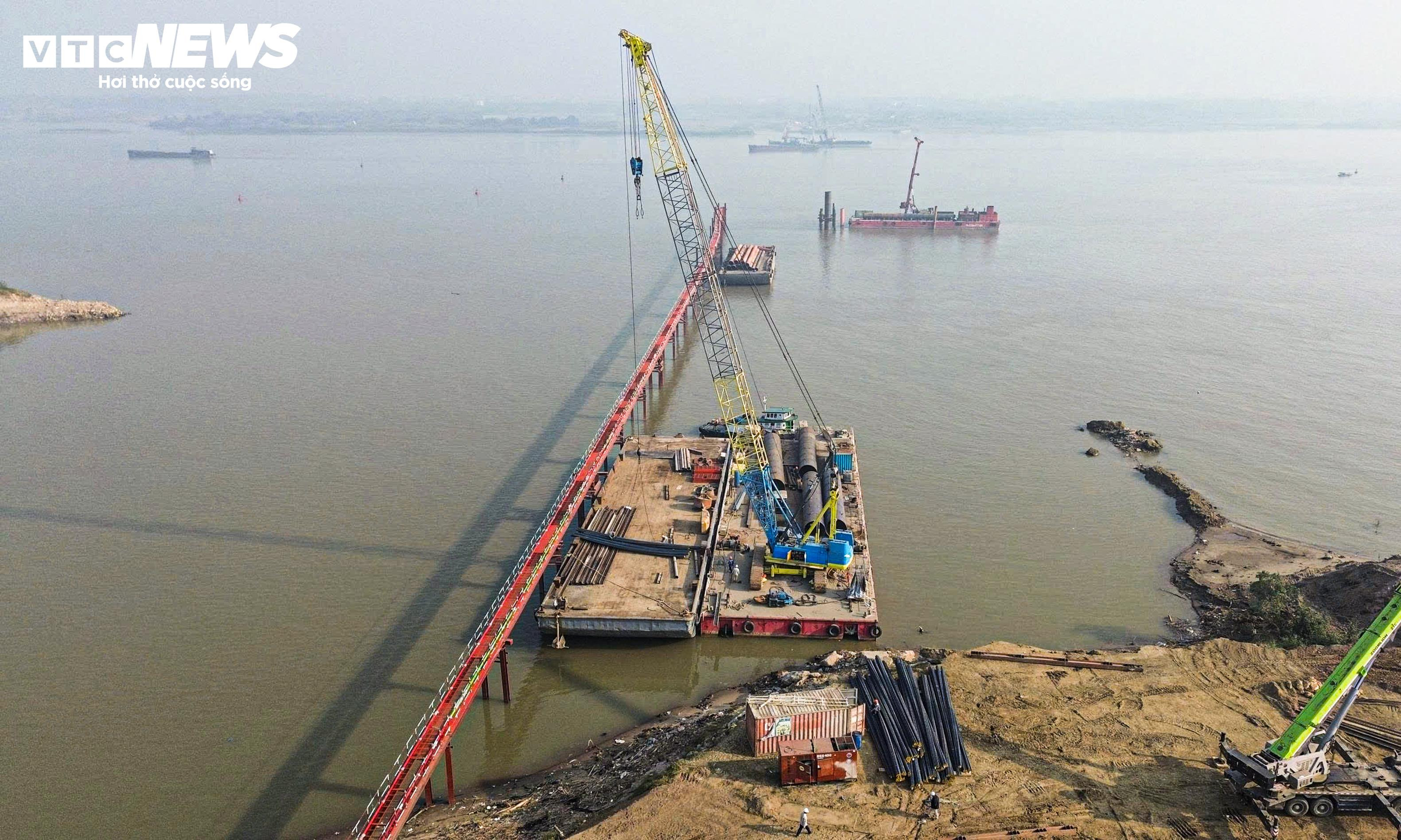 Cận cảnh công trường thi công cầu Thượng Cát hơn 7.300 tỷ đồng bắc qua sông Hồng - 2