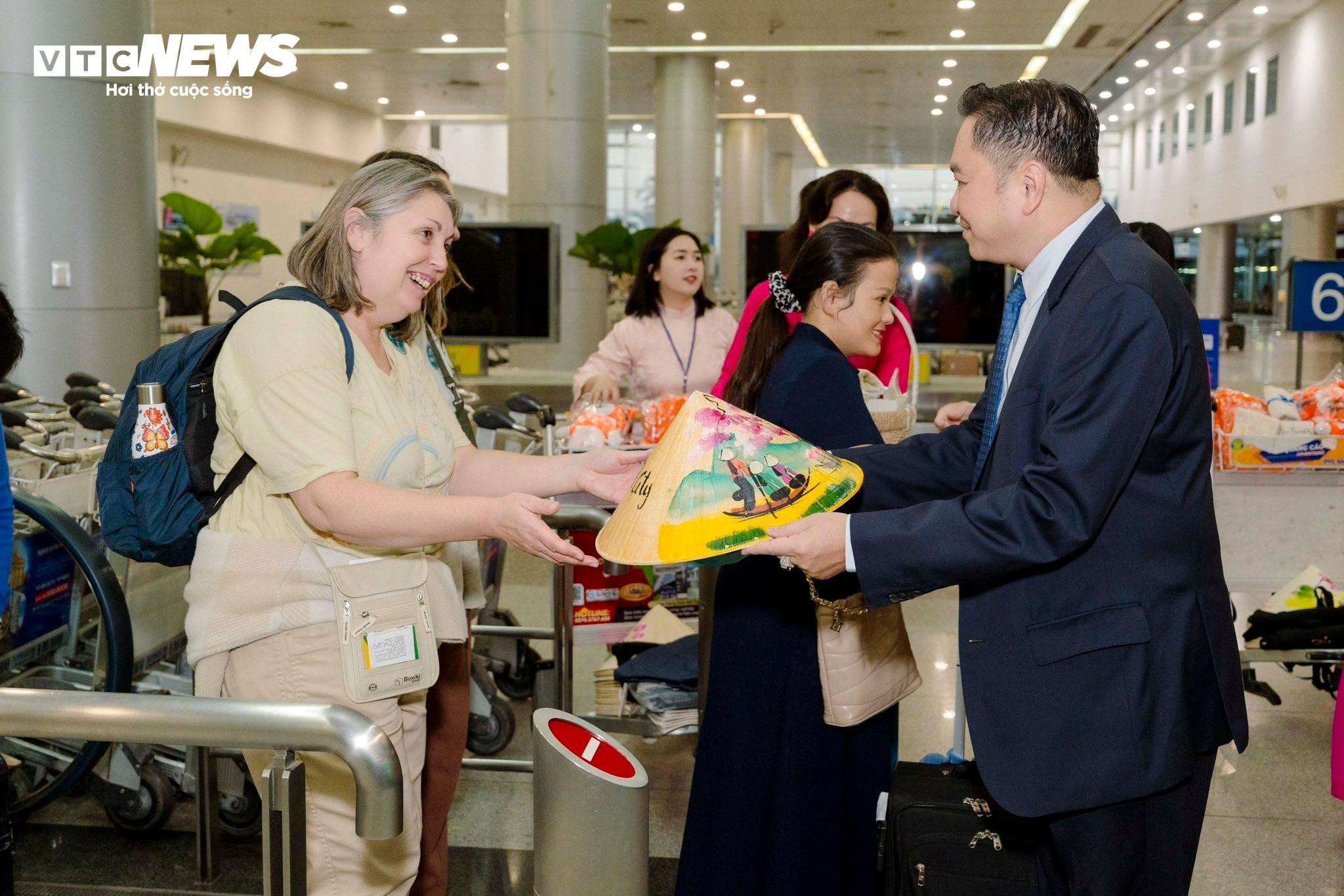 Du lịch Tết nở rộ, hướng dẫn viên bận rộn xuyên tuần - 2