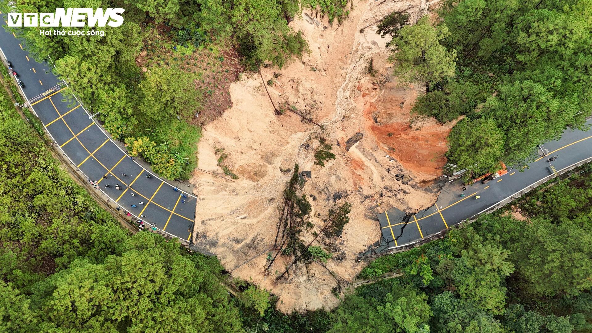 Núi chảy: Ám ảnh trên các cung đèo miền Trung - Tây Nguyên - 3