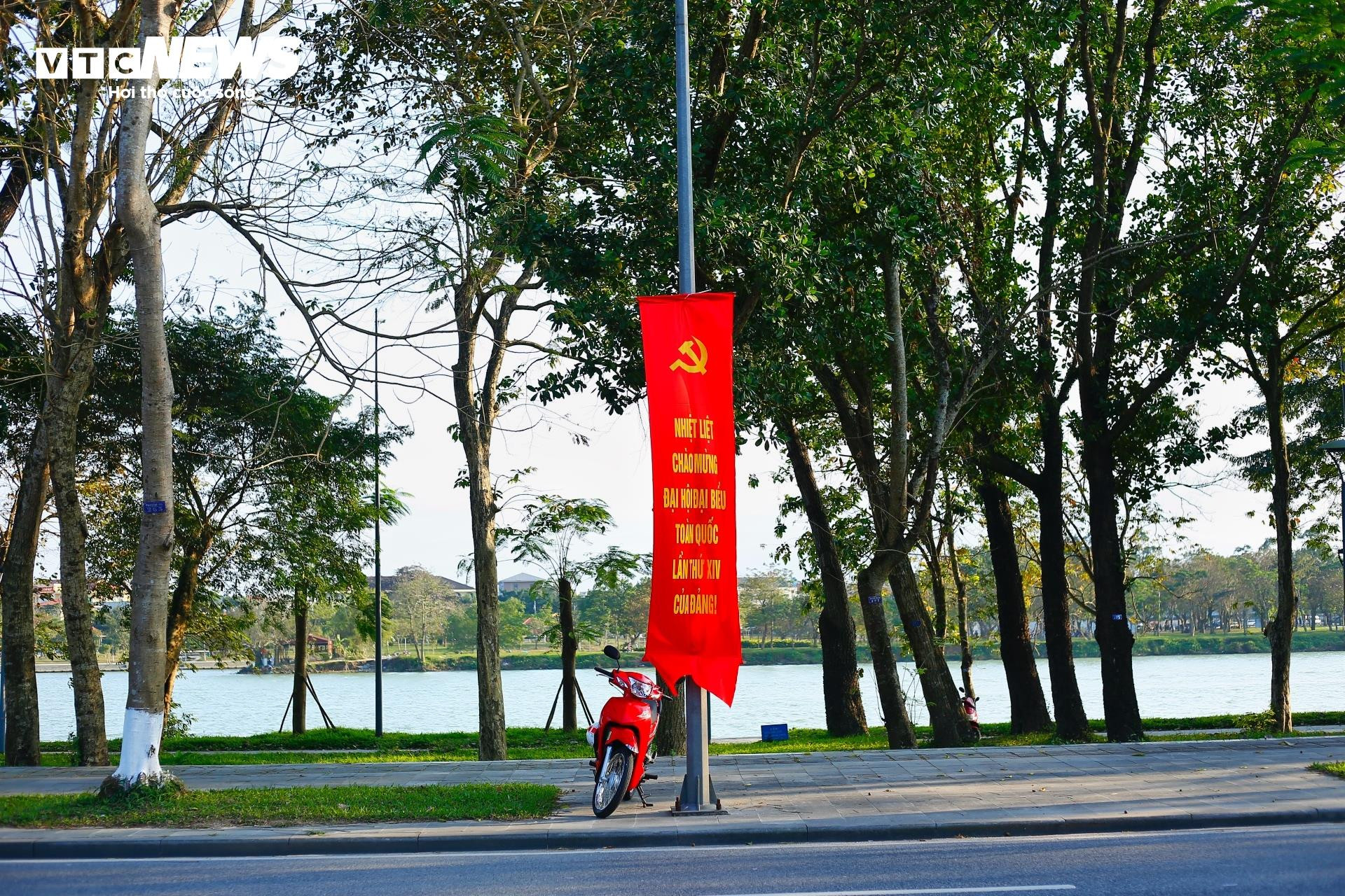 TP Huế rực rỡ cờ hoa chào mừng Đại hội XIV của Đảng - 9