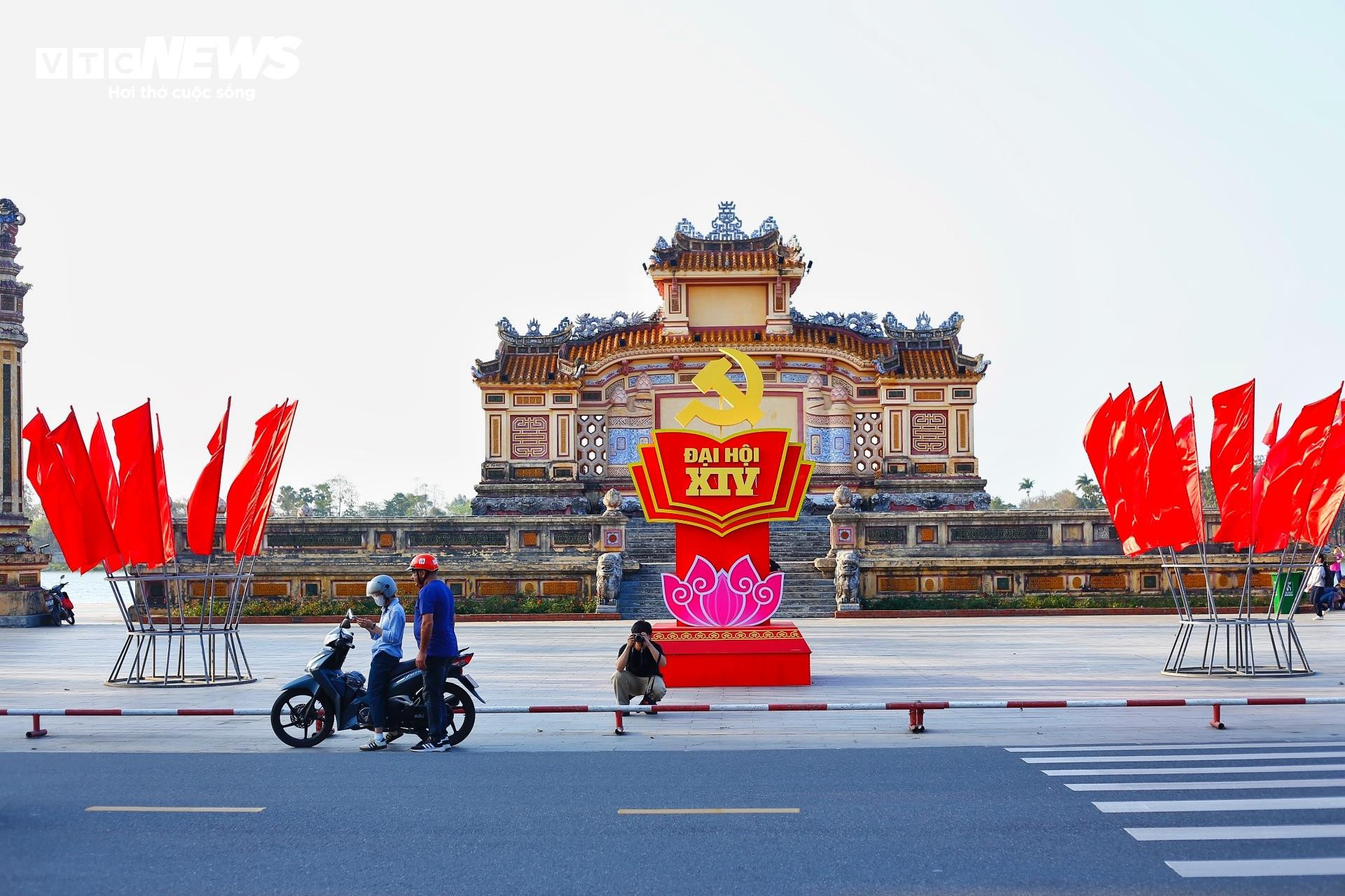 TP Huế rực rỡ cờ hoa chào mừng Đại hội XIV của Đảng - 11