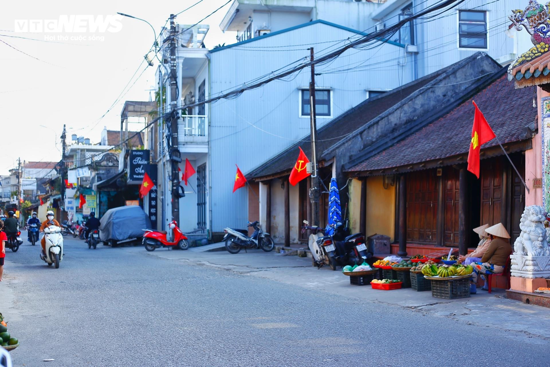 TP Huế rực rỡ cờ hoa chào mừng Đại hội XIV của Đảng - 6