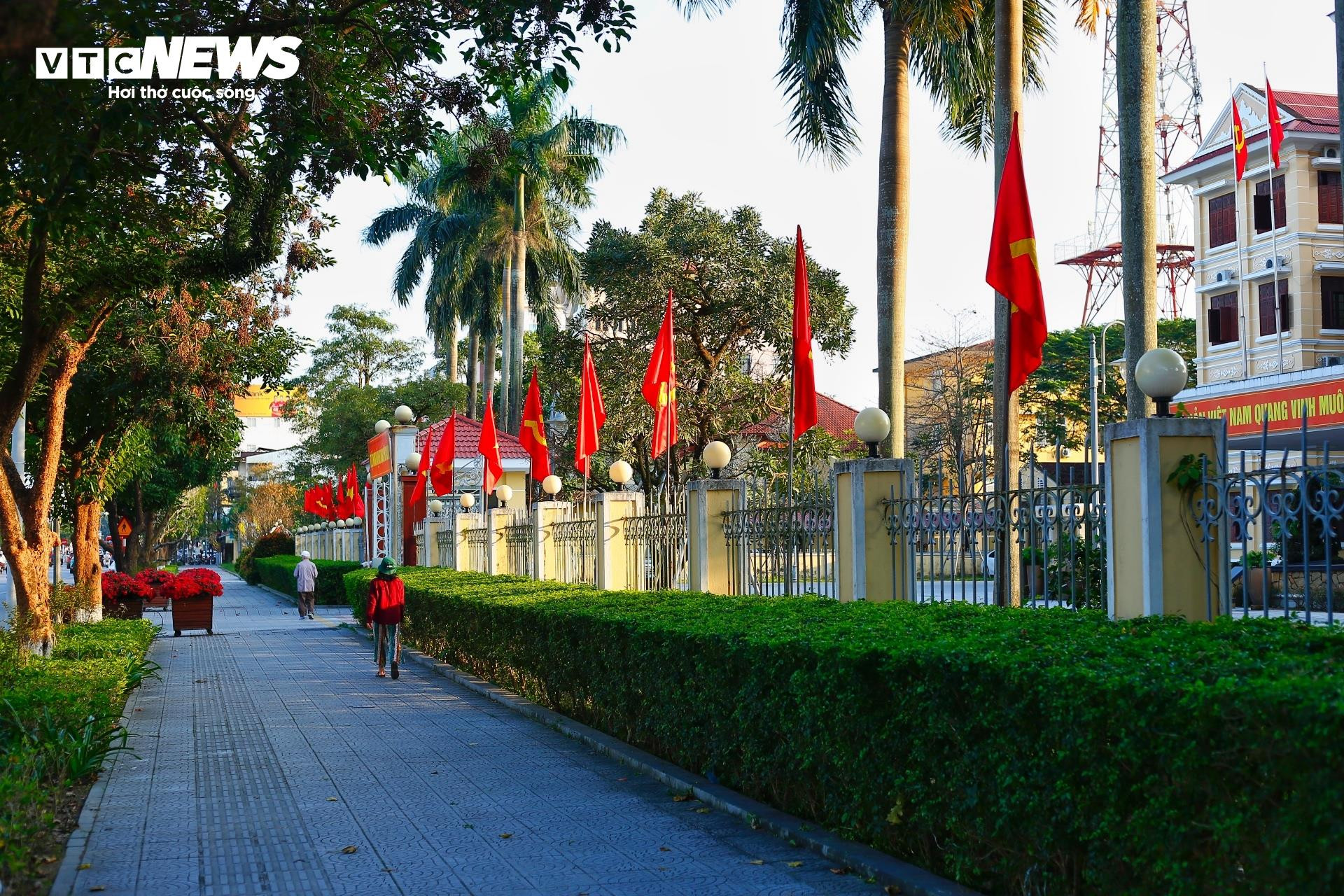 TP Huế rực rỡ cờ hoa chào mừng Đại hội XIV của Đảng - 7