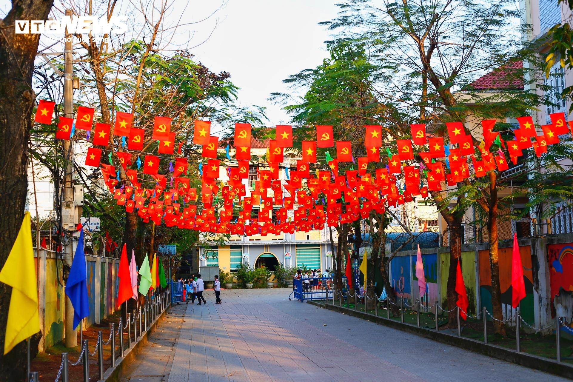 TP Huế rực rỡ cờ hoa chào mừng Đại hội XIV của Đảng - 10