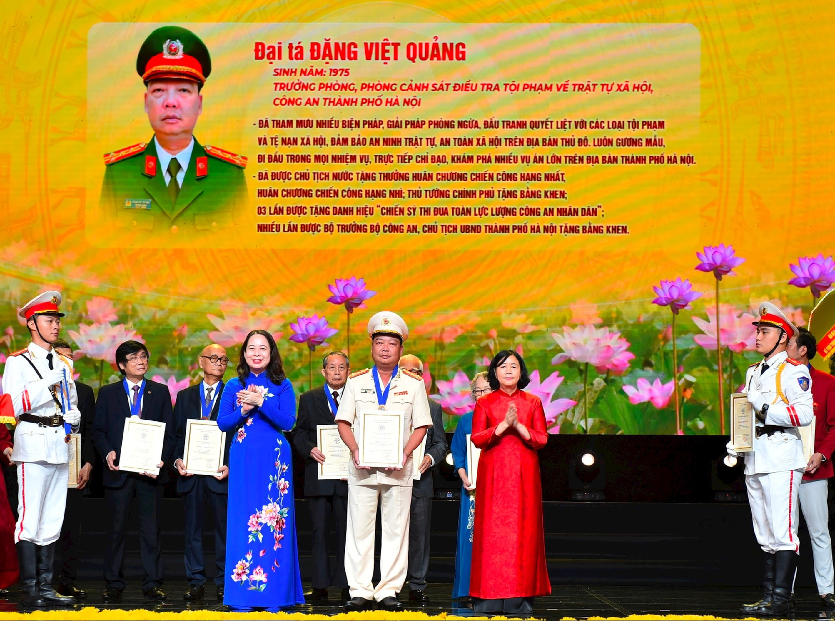 Thủ tướng Phạm Minh Chính dự Đại hội Thi đua yêu nước TP Hà Nội - 9