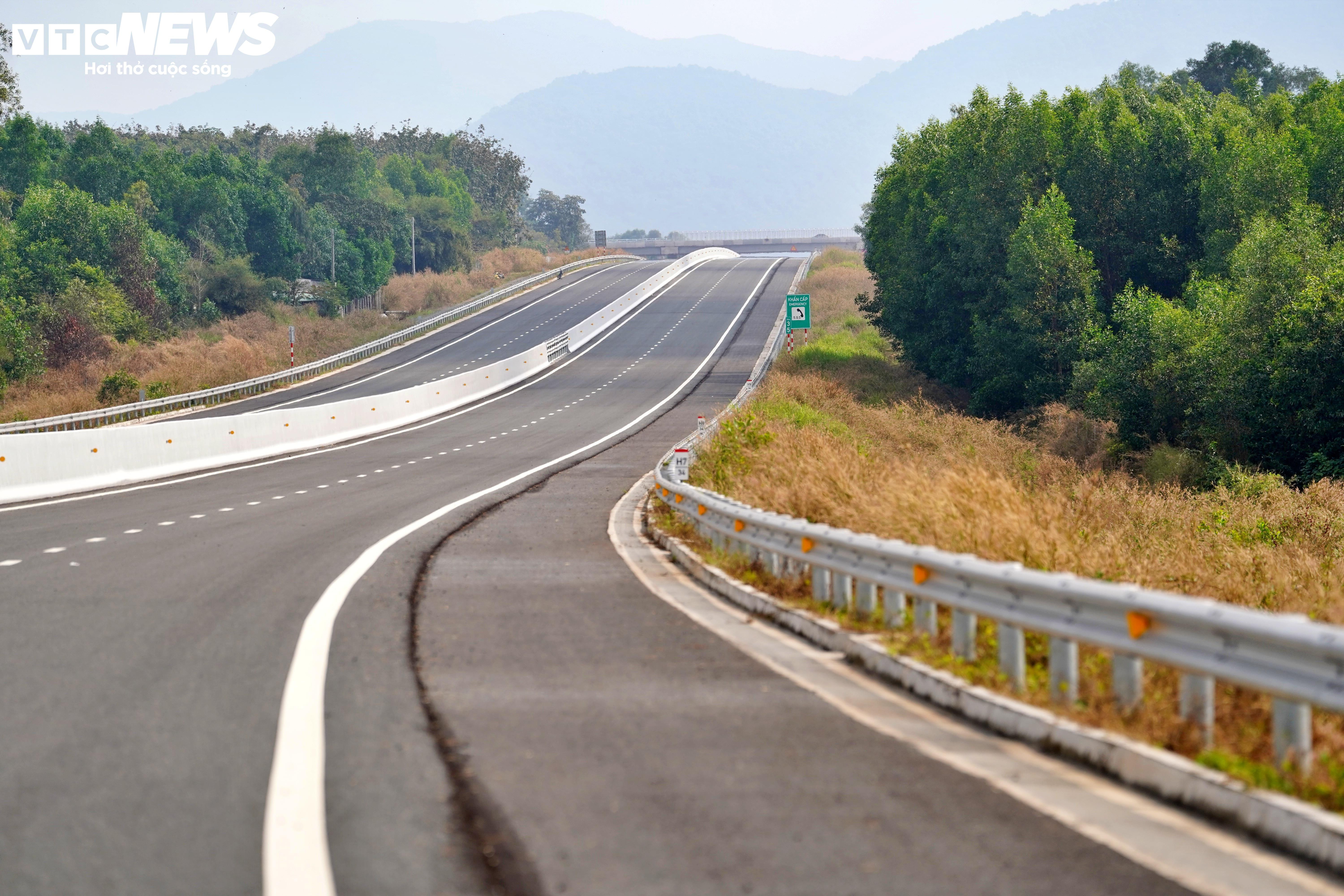 Toàn cảnh 38 km cao tốc Biên Hòa - Vũng Tàu trước ngày thông xe - 15