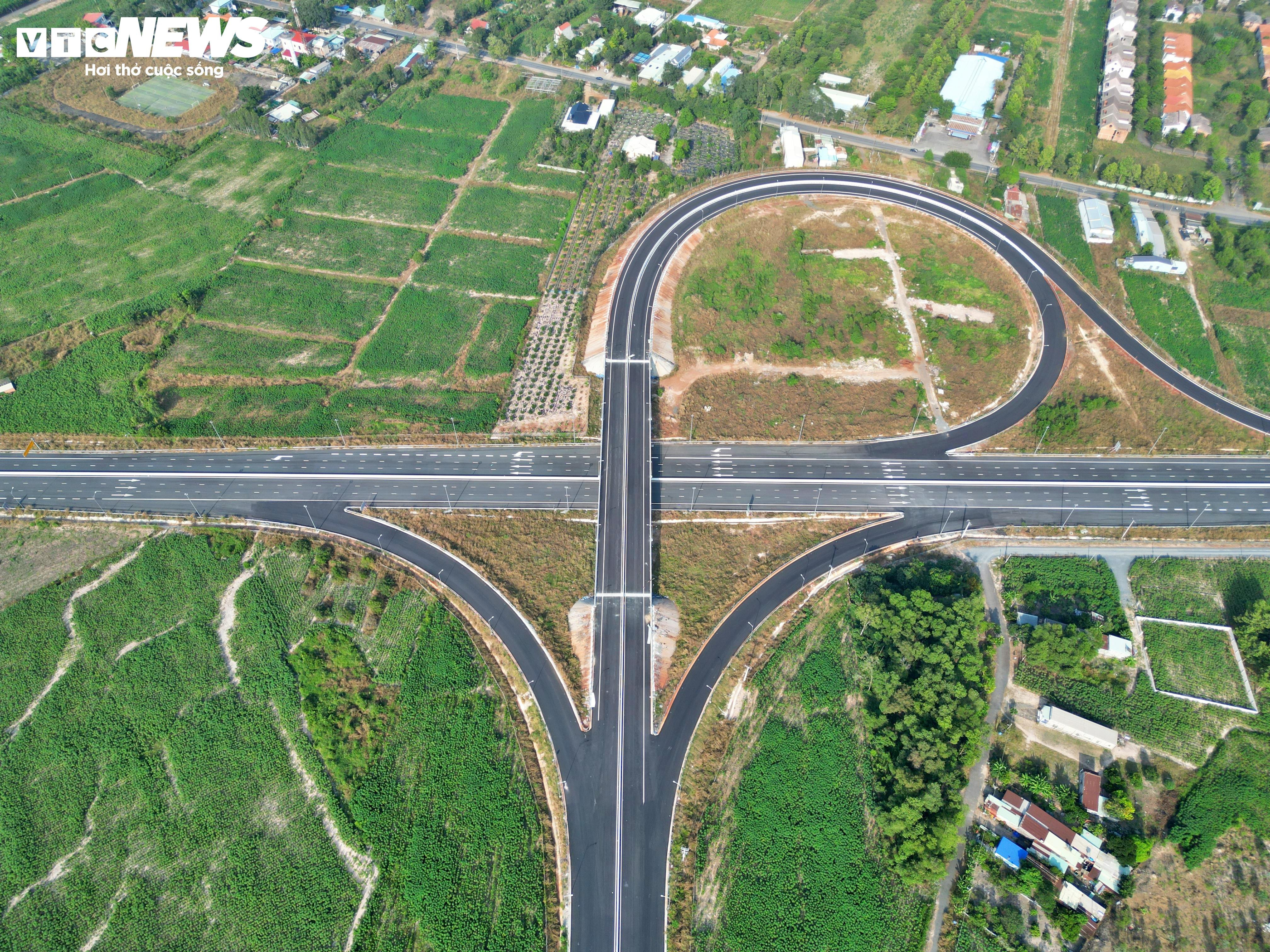 Toàn cảnh 38 km cao tốc Biên Hòa - Vũng Tàu trước ngày thông xe - 13