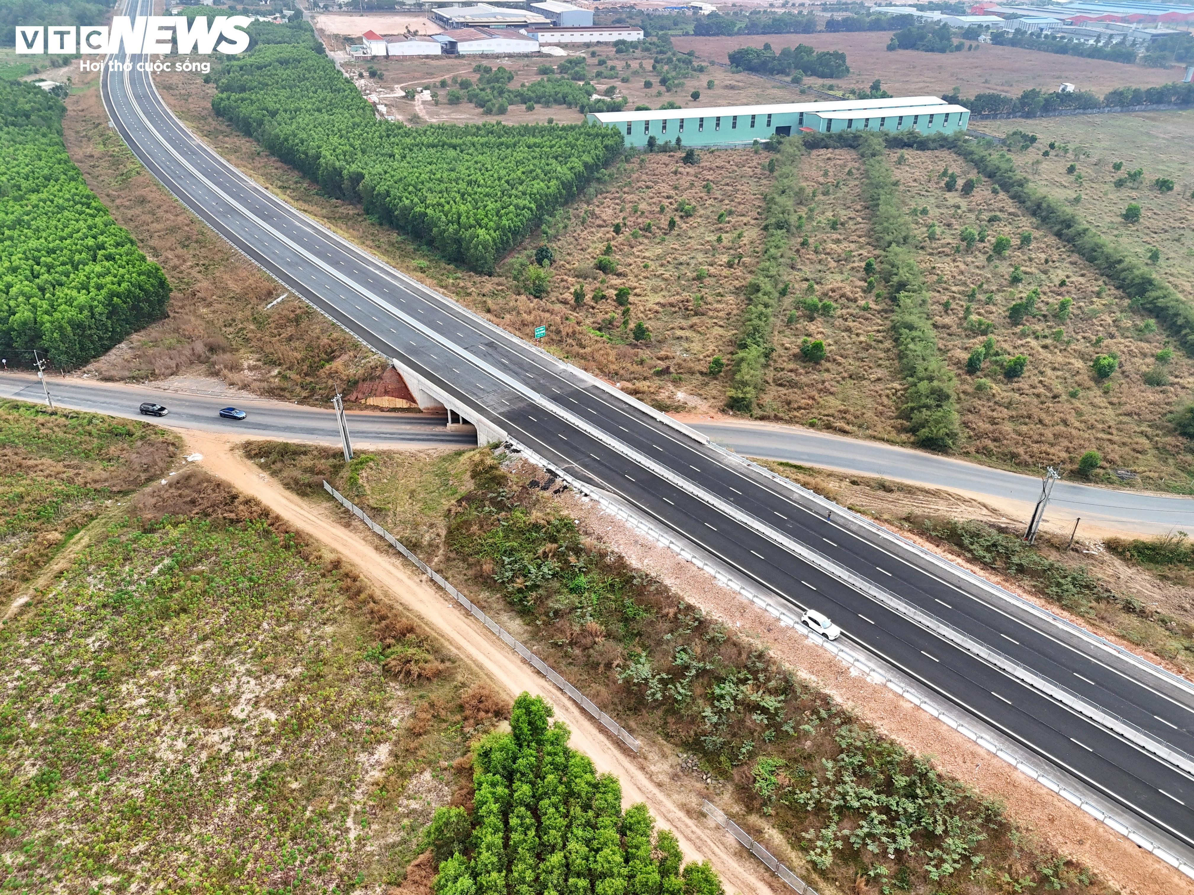 Toàn cảnh 38 km cao tốc Biên Hòa - Vũng Tàu trước ngày thông xe - 10