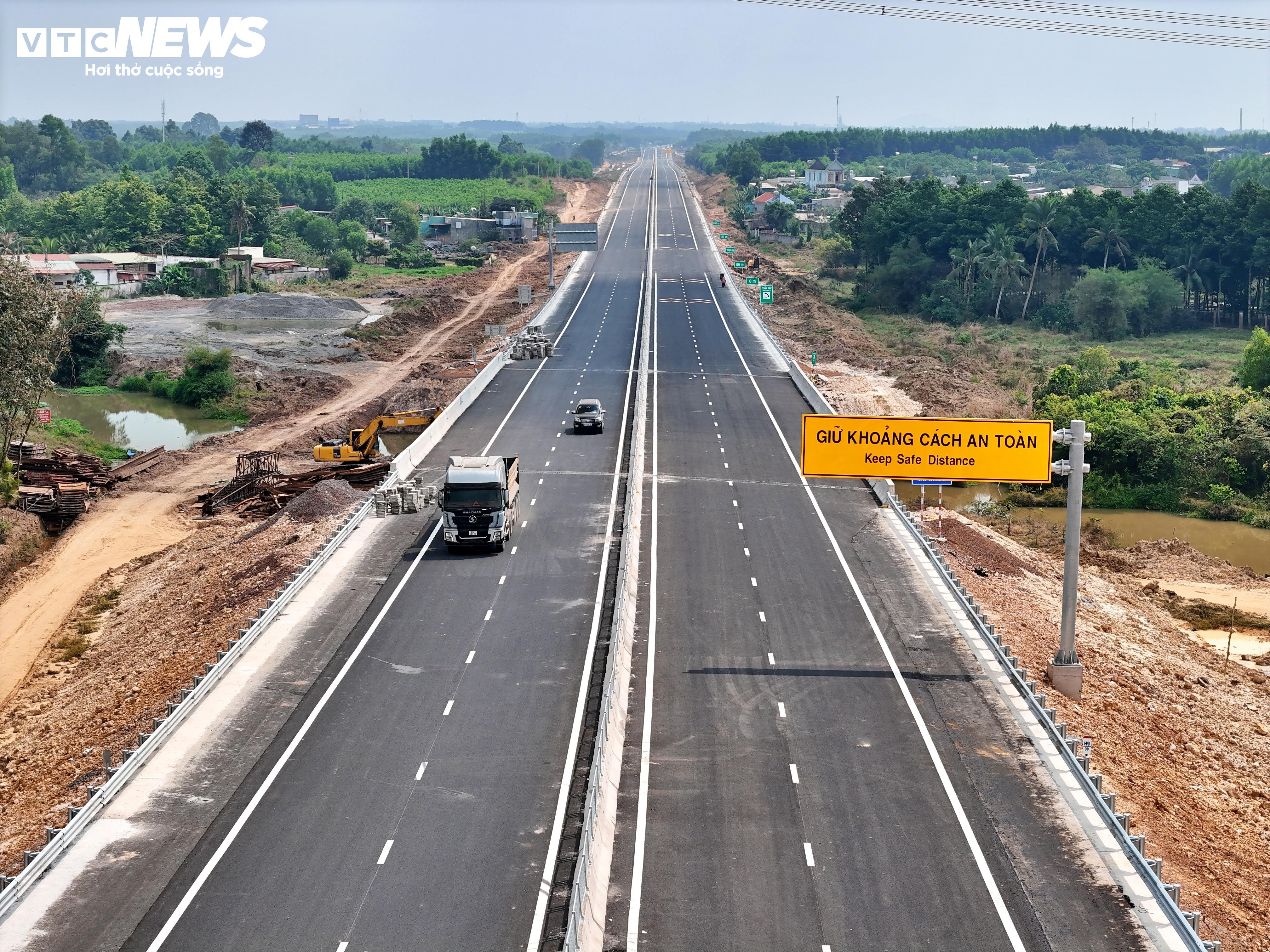 Toàn cảnh 38 km cao tốc Biên Hòa - Vũng Tàu trước ngày thông xe - 8