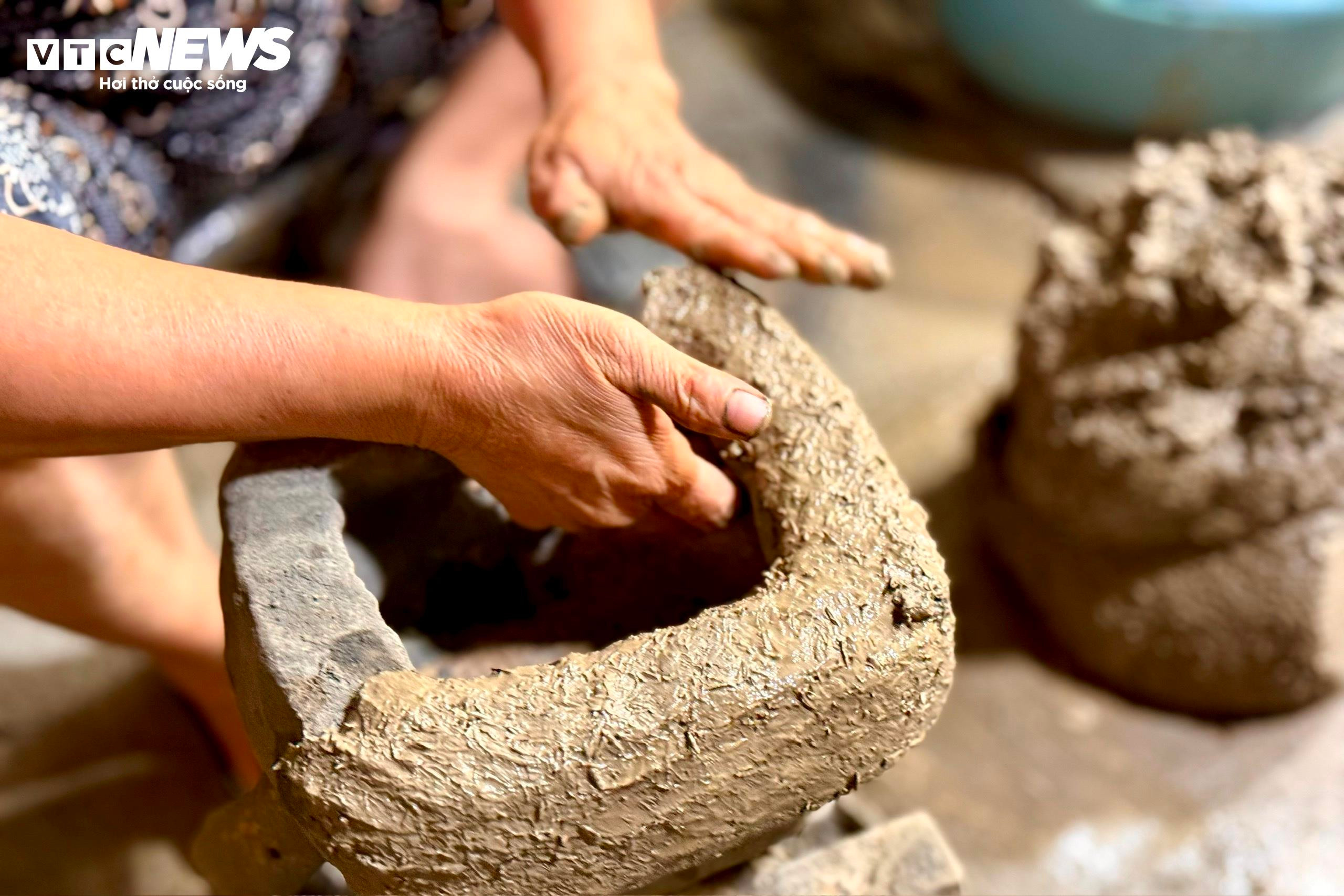 Làng nghề lư đồng TP.HCM tất bật dịp cận Tết - 11