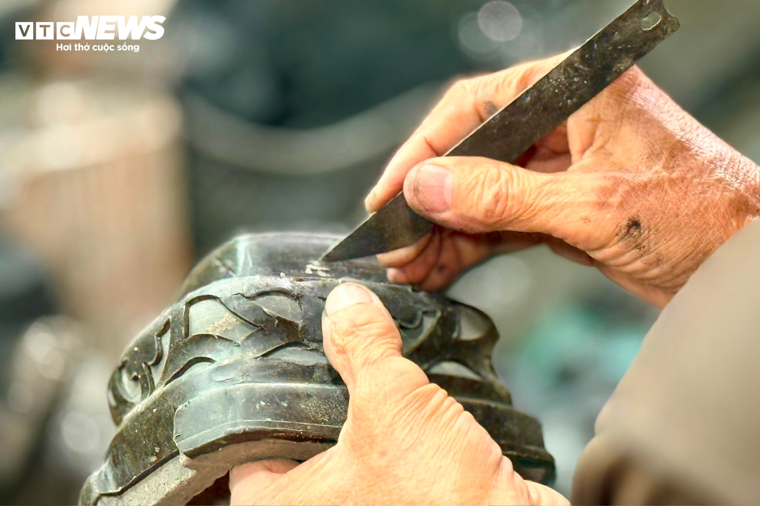Làng nghề lư đồng TP.HCM tất bật dịp cận Tết - 12