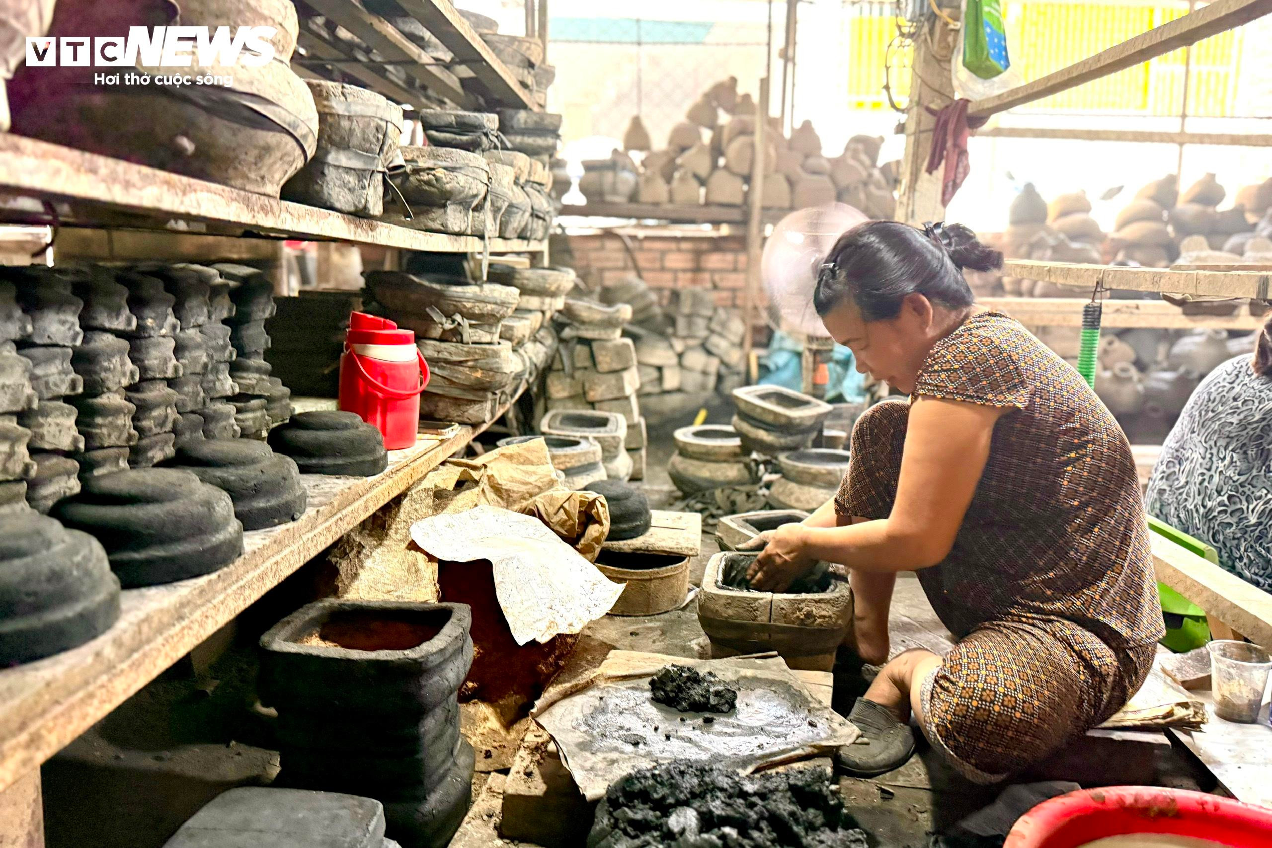 Làng nghề lư đồng TP.HCM tất bật dịp cận Tết - 7