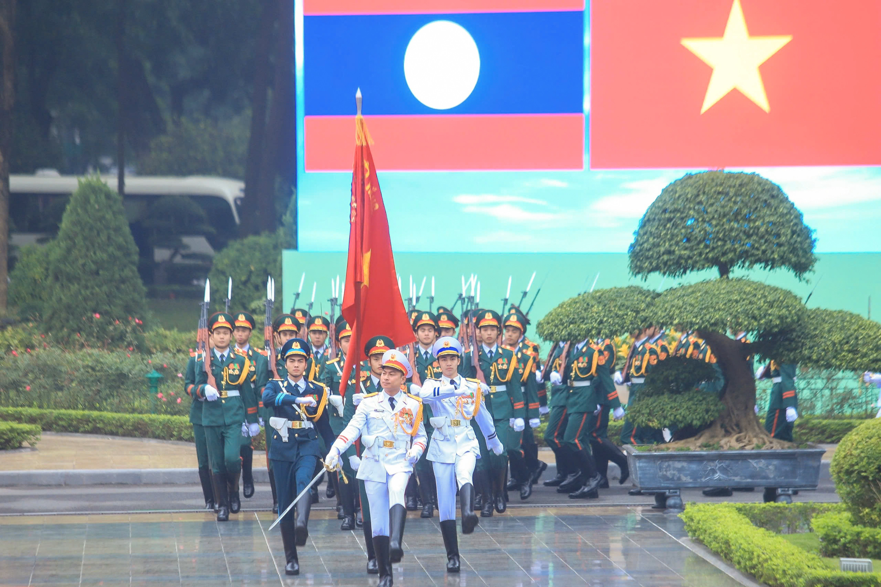 21 loạt đại bác chào mừng Tổng Bí thư, Chủ tịch nước Lào Thongloun Sisoulith - 9