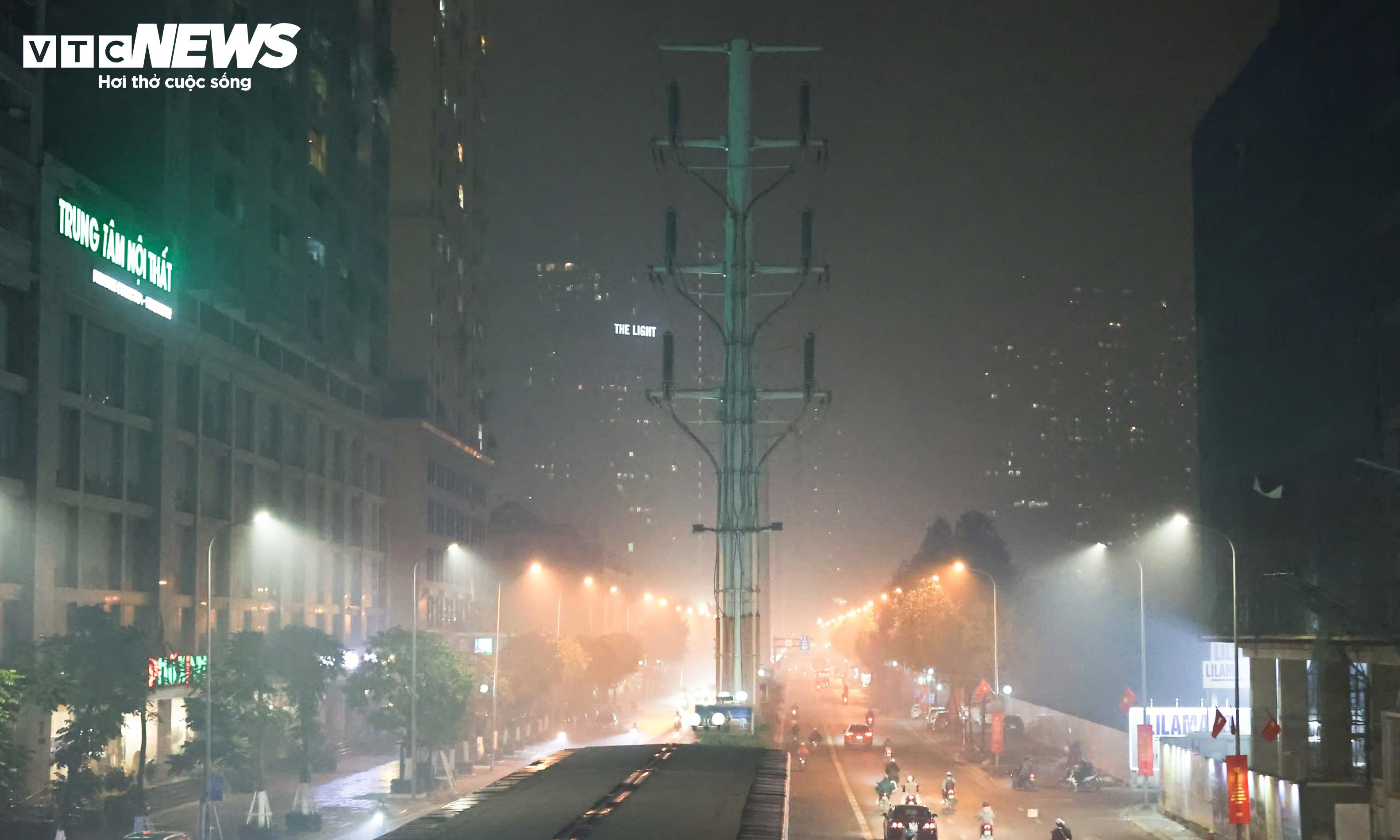 Ô nhiễm không khí trở lại, bầu trời Hà Nội mù mịt từ sáng đến tối - 16