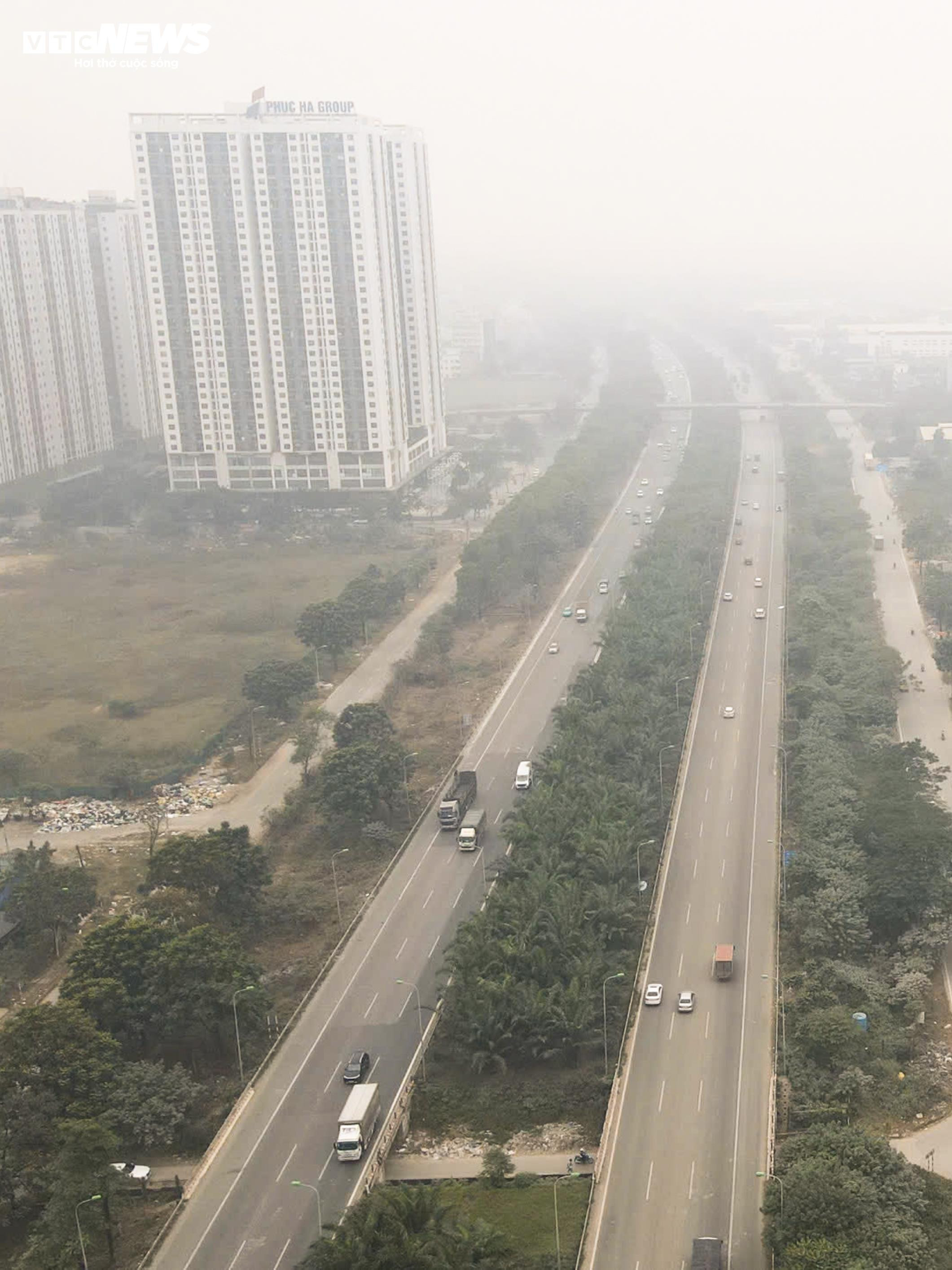 Ô nhiễm không khí trở lại, bầu trời Hà Nội mù mịt từ sáng đến tối - 7