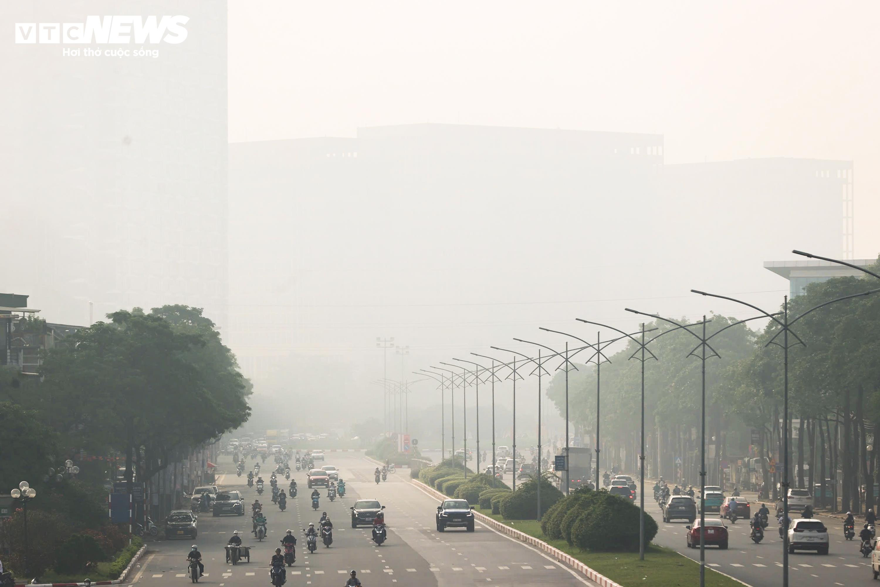 Ô nhiễm không khí trở lại, bầu trời Hà Nội mù mịt từ sáng đến tối - 9