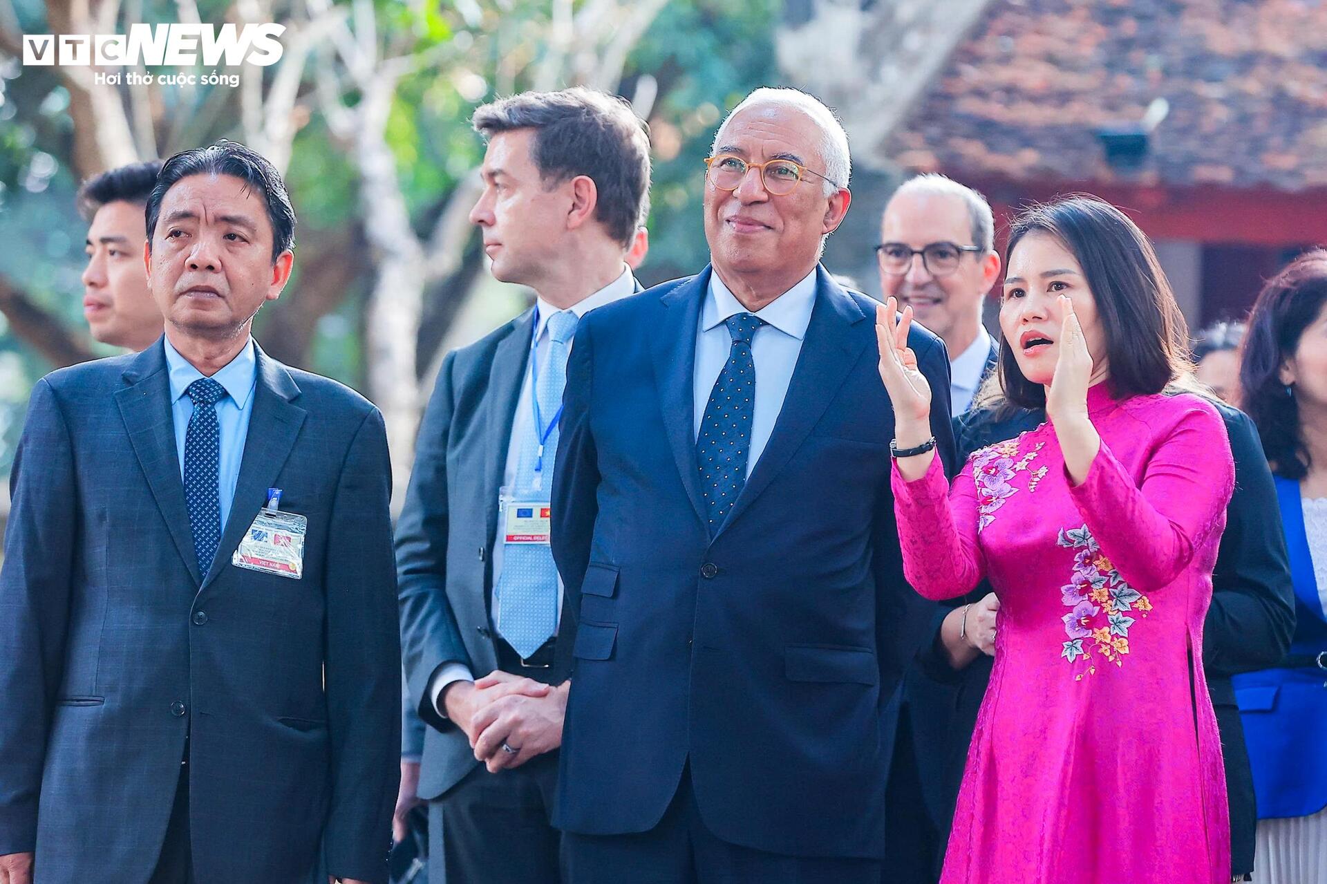 Chủ tịch Hội đồng Châu Âu tham quan di tích Văn Miếu Quốc Tử Giám - 10