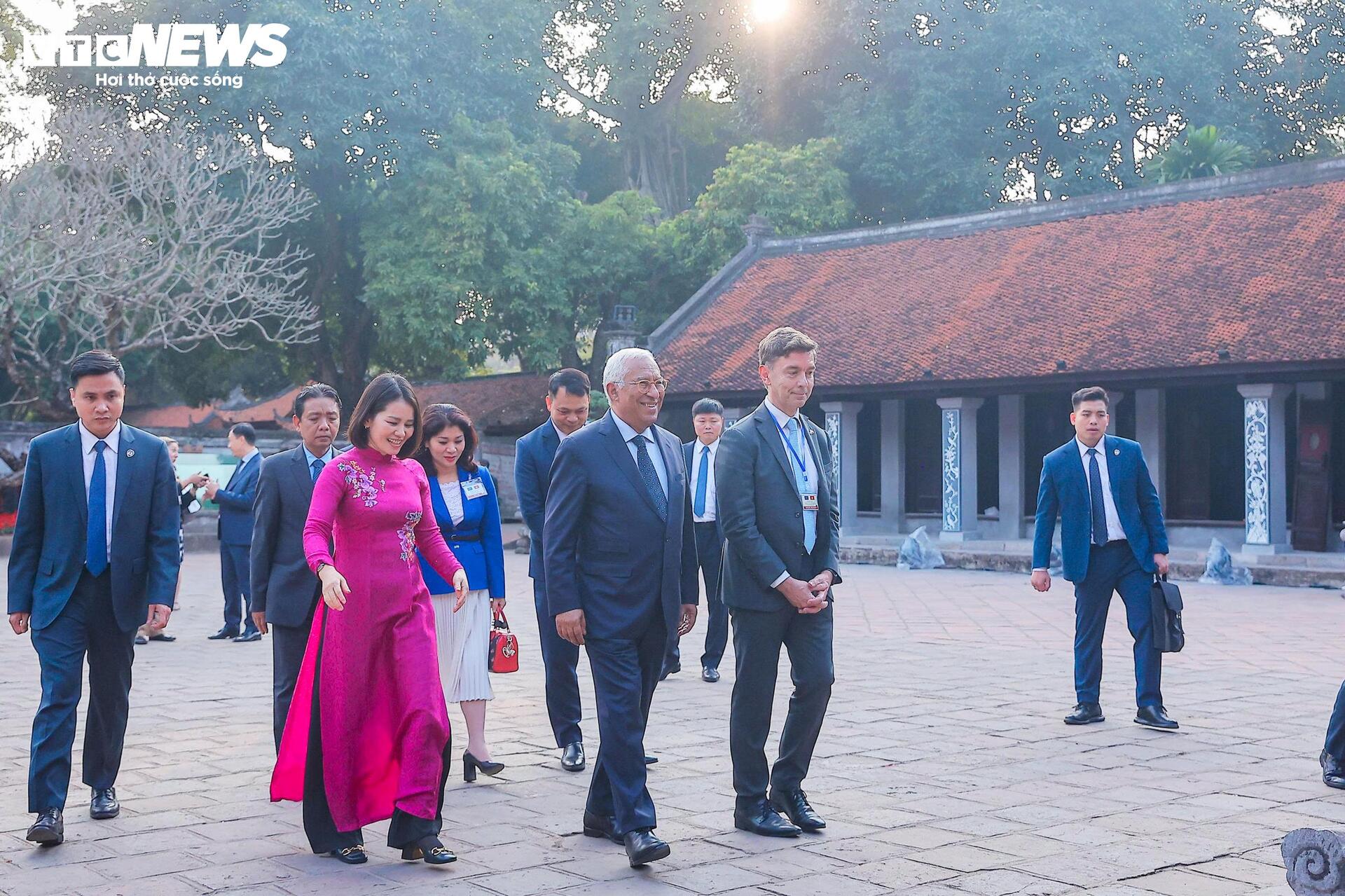 Chủ tịch Hội đồng Châu Âu tham quan di tích Văn Miếu Quốc Tử Giám - 6