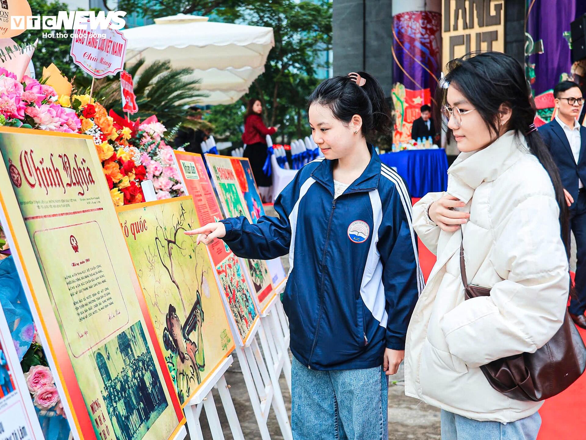 Khai mạc trưng bày 'Từ trang nhất đến trang sử - Xuân đất nước, Đảng soi đường' - 15