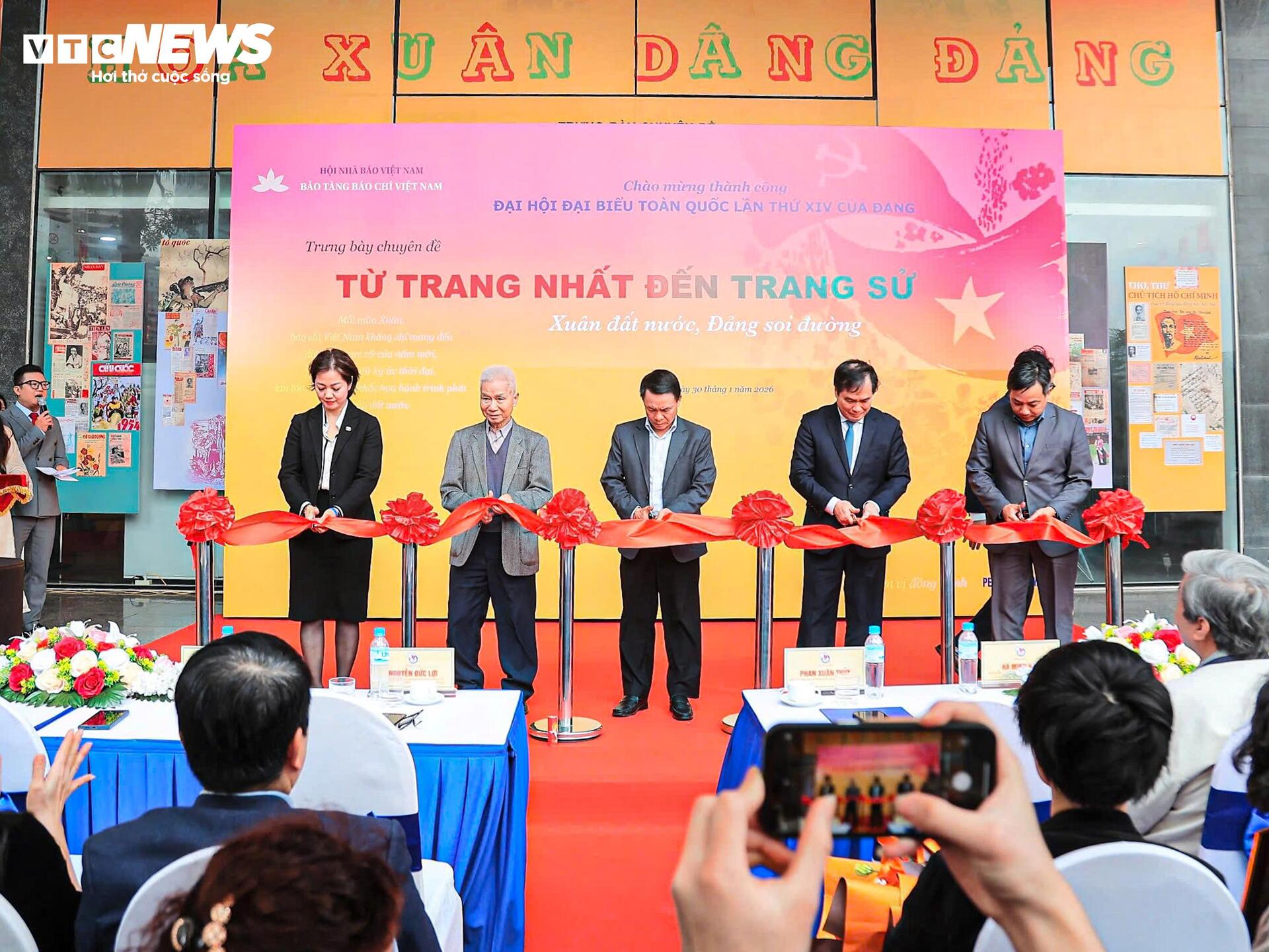 Khai mạc trưng bày 'Từ trang nhất đến trang sử - Xuân đất nước, Đảng soi đường' - 8