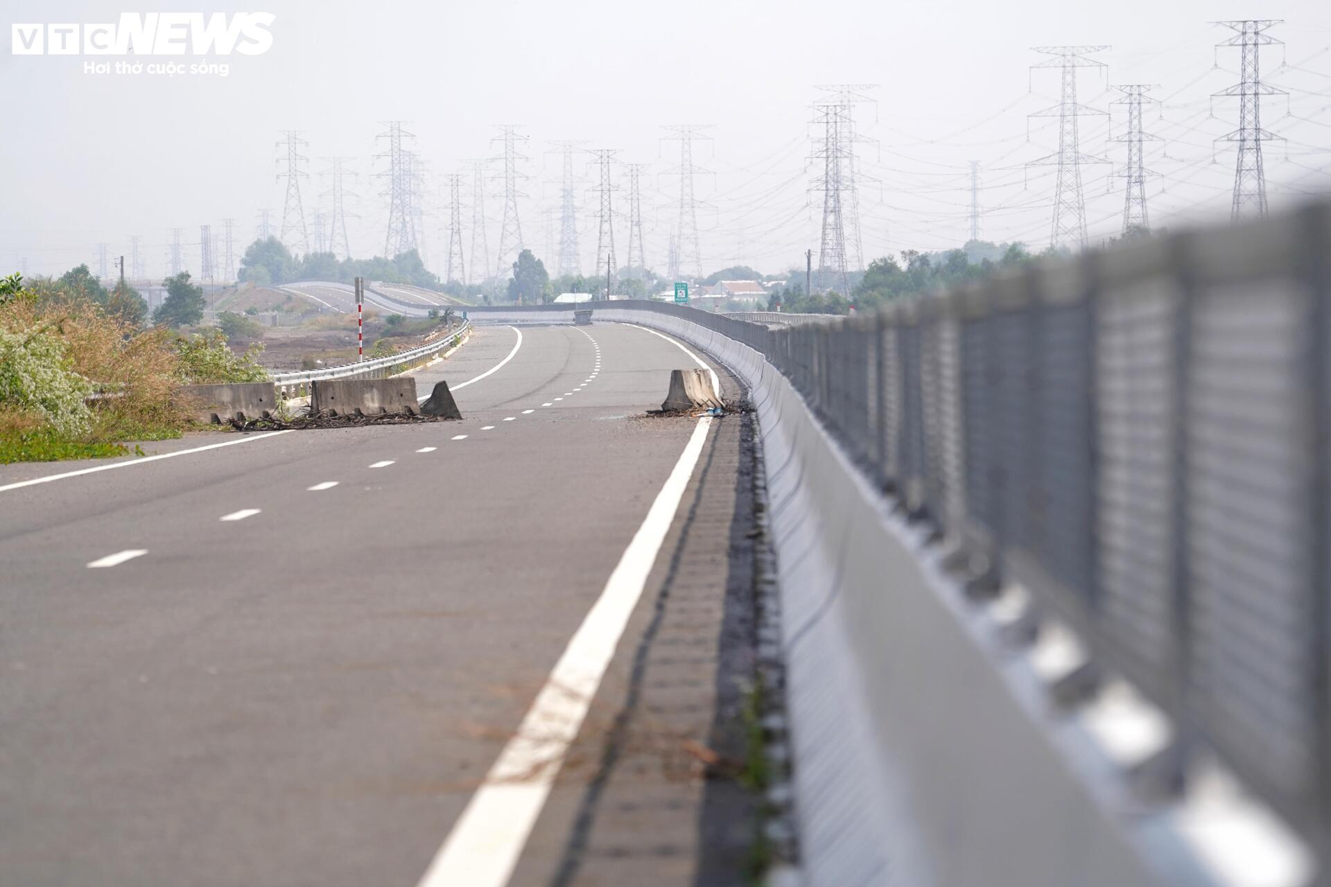 Cận cảnh cầu dây văng tĩnh không cao nhất Việt Nam - 9