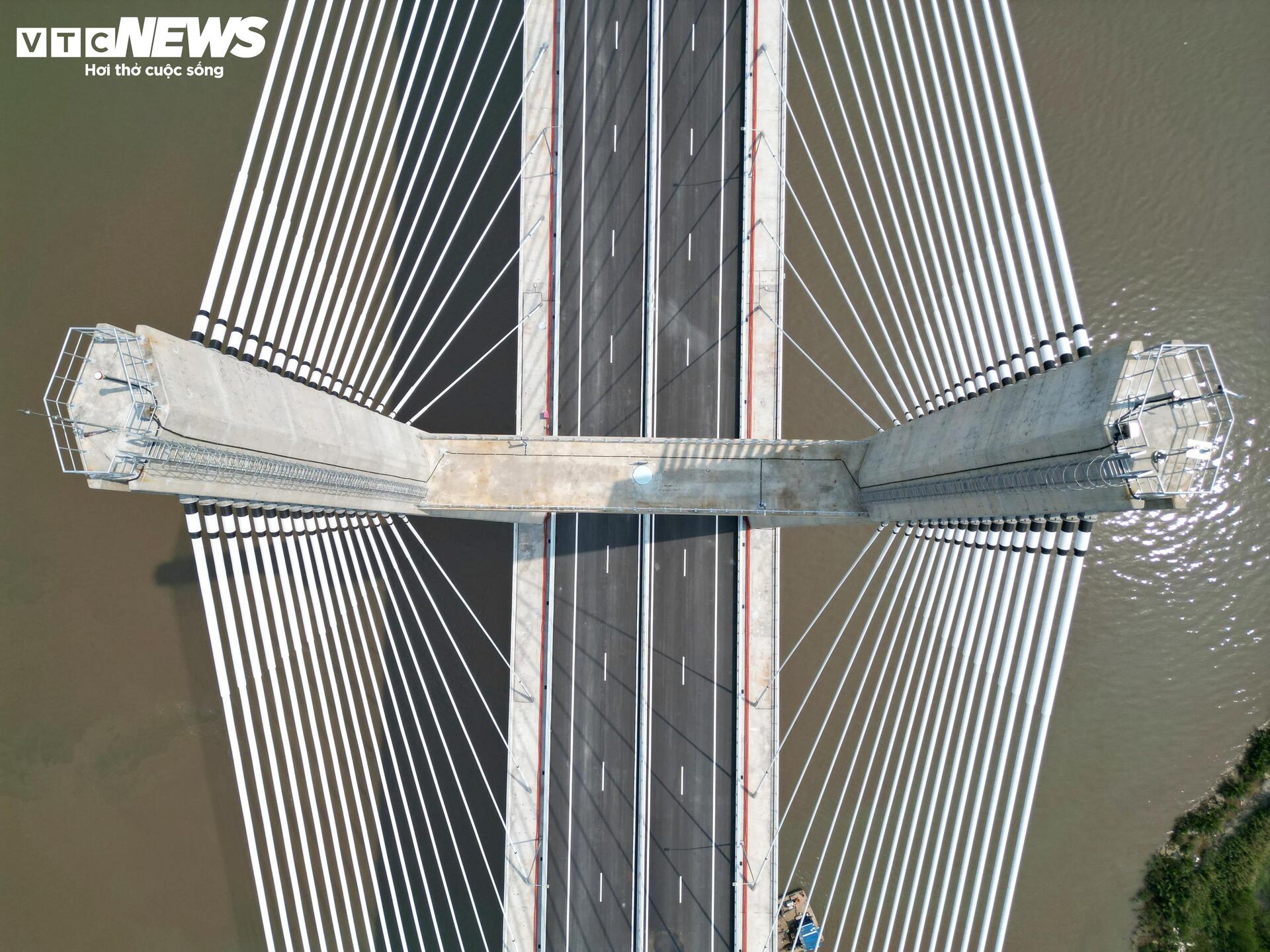 Cận cảnh cầu dây văng tĩnh không cao nhất Việt Nam - 7