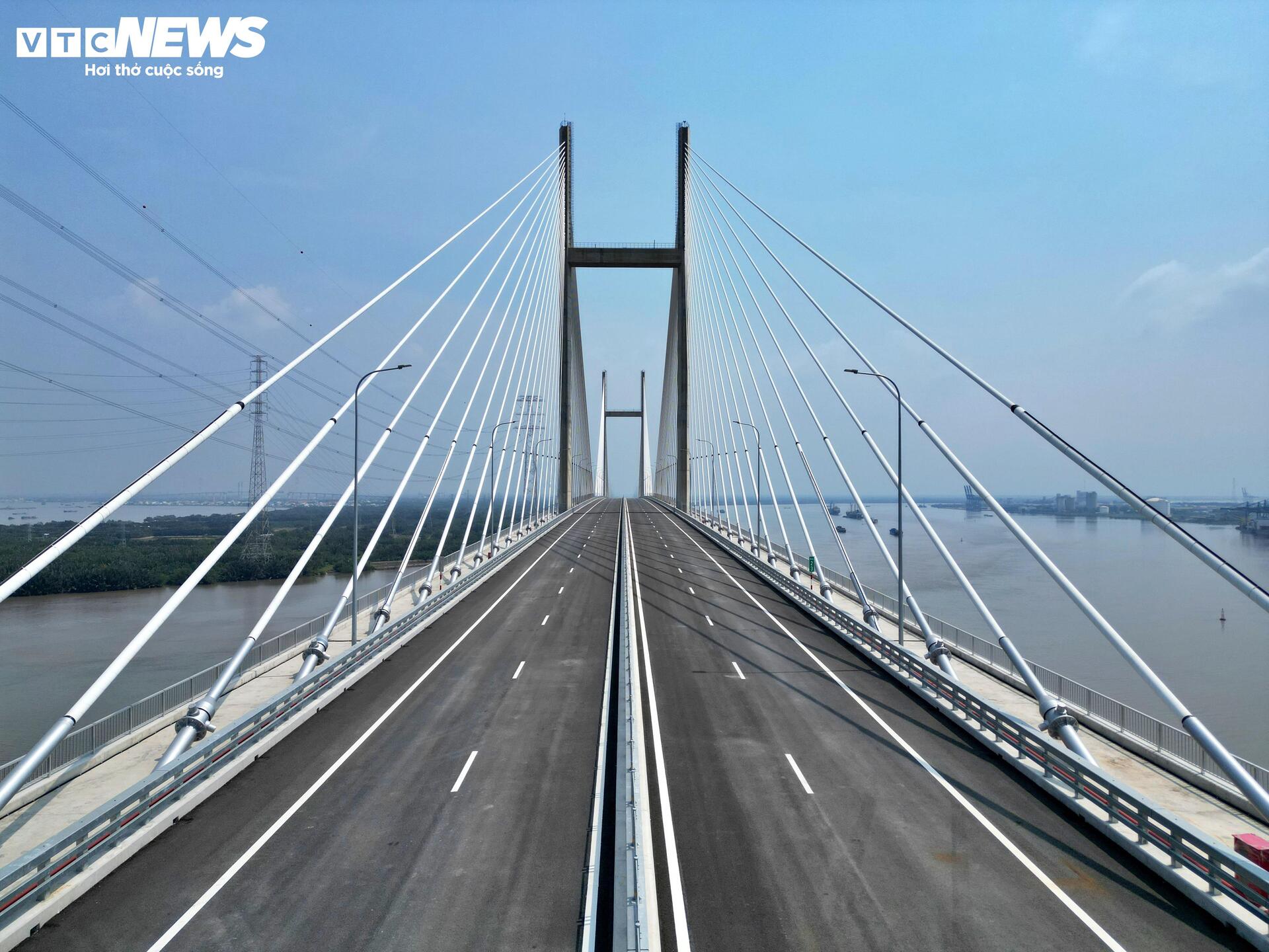 Cận cảnh cầu dây văng tĩnh không cao nhất Việt Nam - 8