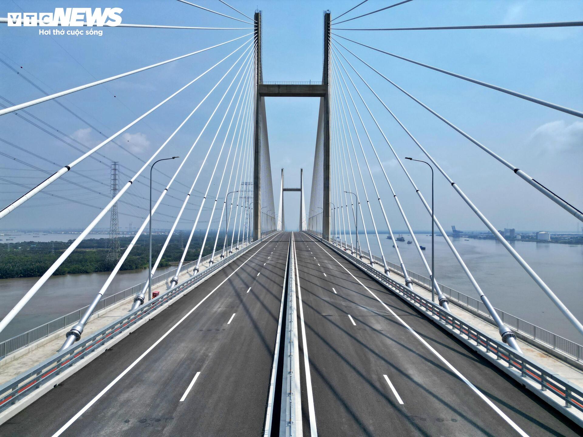 Cận cảnh cầu dây văng tĩnh không cao nhất Việt Nam - 4