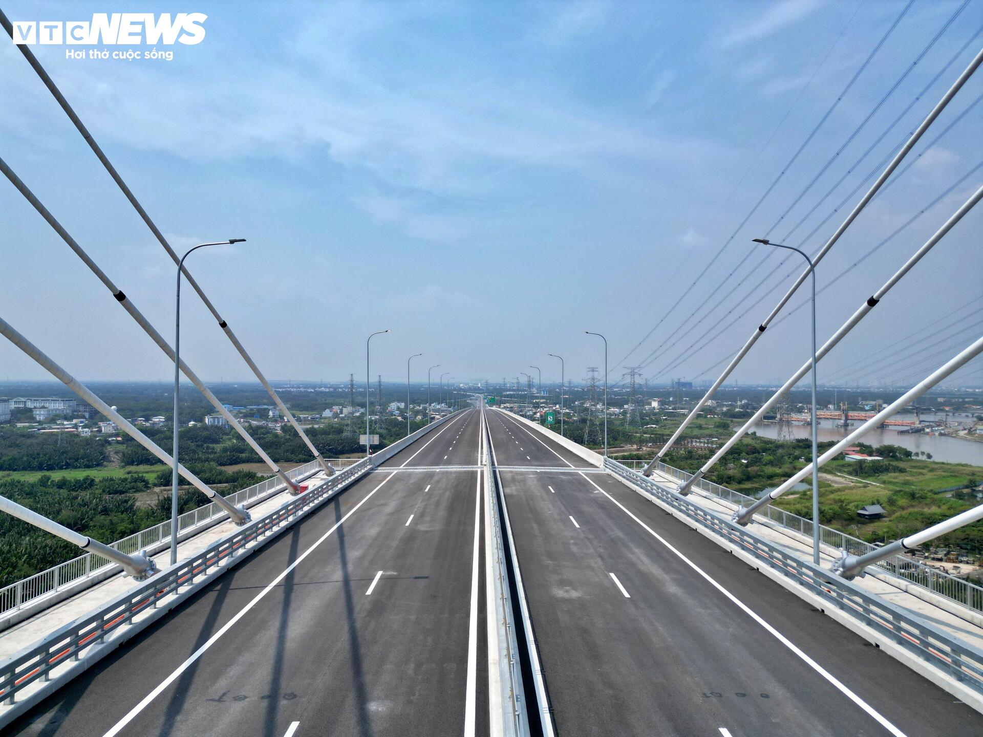 Cận cảnh cầu dây văng tĩnh không cao nhất Việt Nam - 5