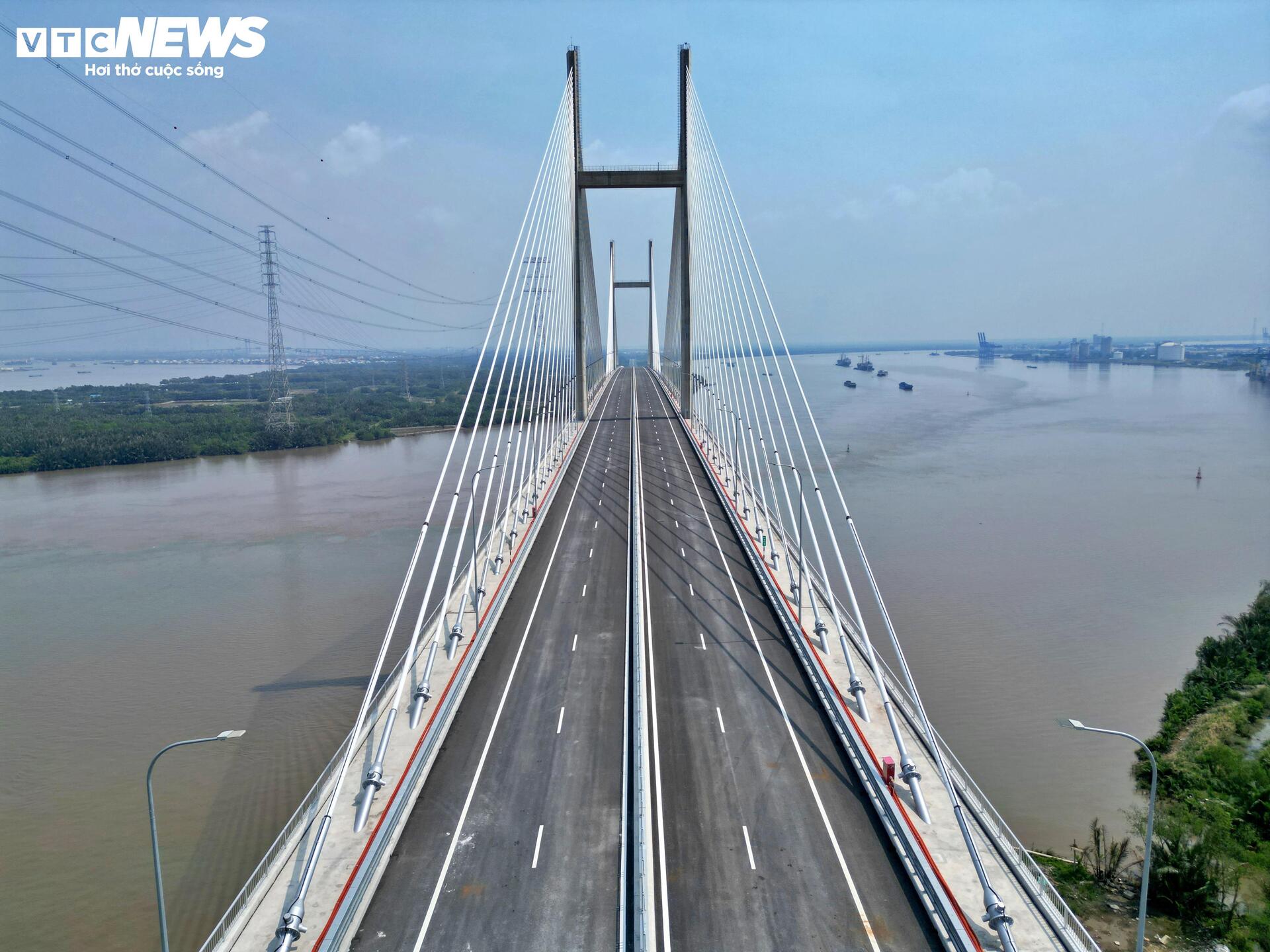 Cận cảnh cầu dây văng tĩnh không cao nhất Việt Nam - 3