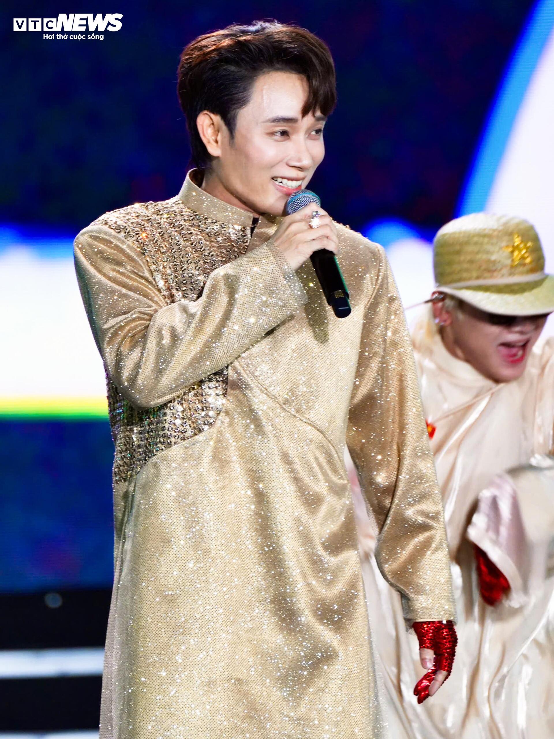 Nhà hát Lớn Hà Nội sống động trong đêm Hòa nhạc ánh sáng - Chào năm mới 2026 - 9