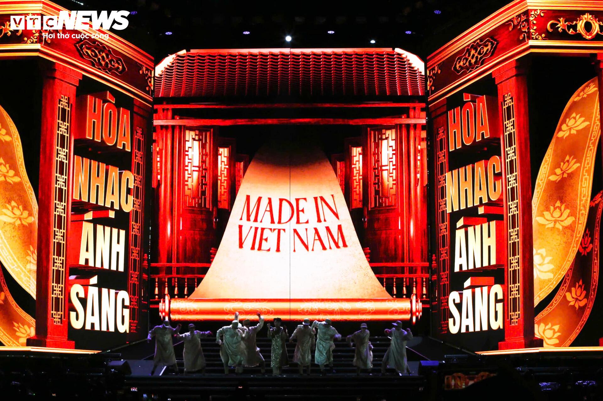 Nhà hát Lớn Hà Nội sống động trong đêm Hòa nhạc ánh sáng - Chào năm mới 2026 - 2