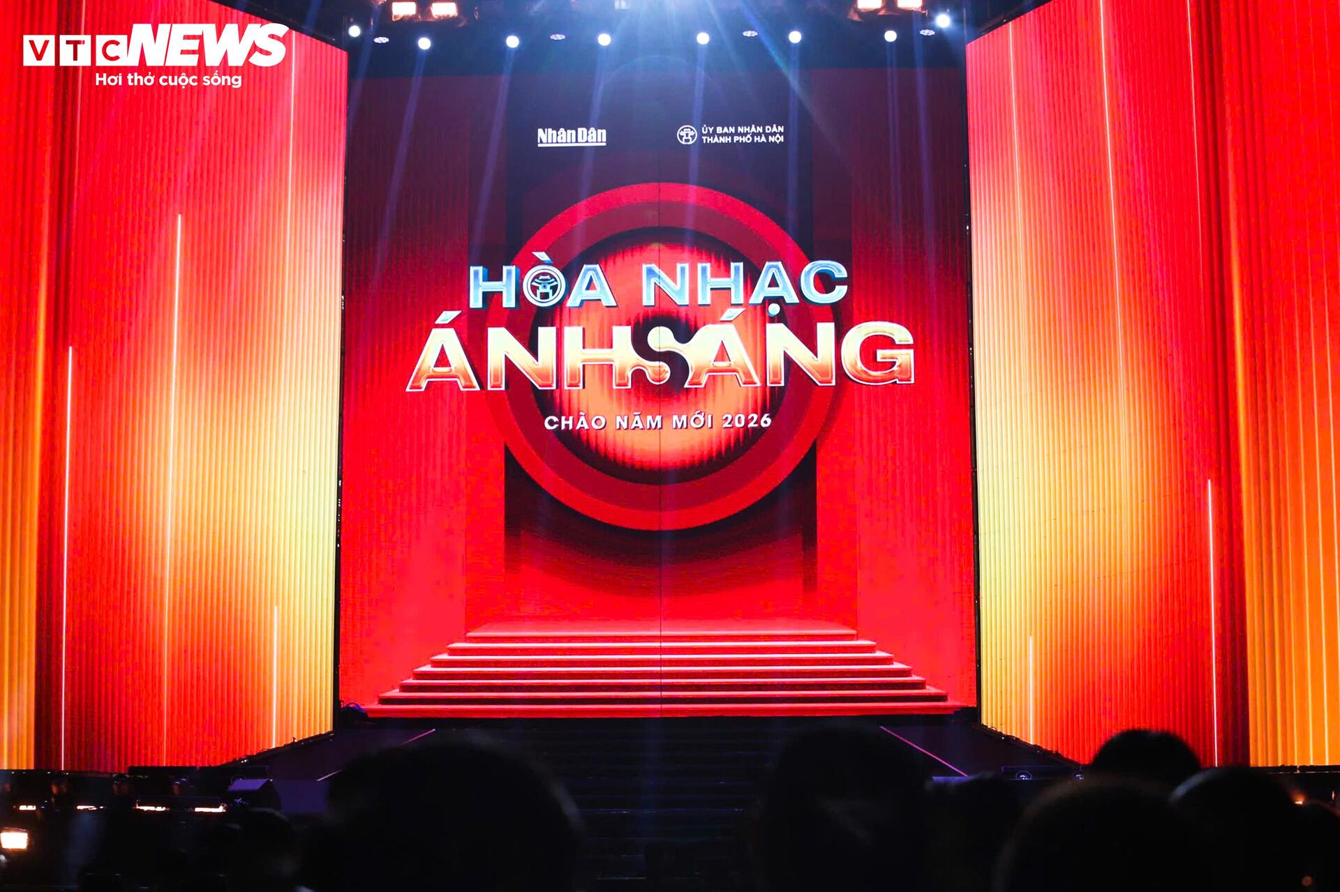 Nhà hát Lớn Hà Nội sống động trong đêm Hòa nhạc ánh sáng - Chào năm mới 2026 - 1