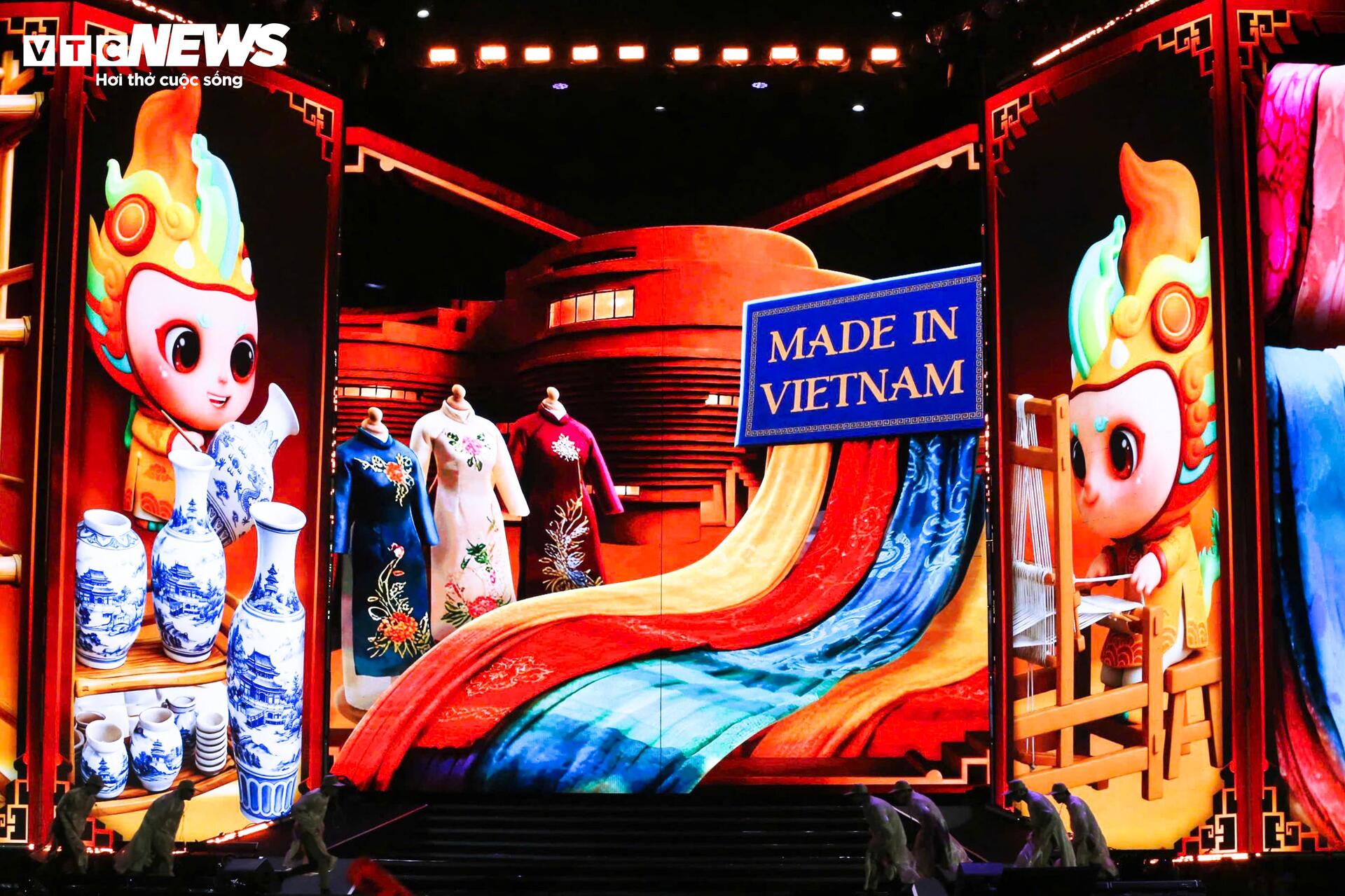 Nhà hát Lớn Hà Nội sống động trong đêm Hòa nhạc ánh sáng - Chào năm mới 2026 - 3