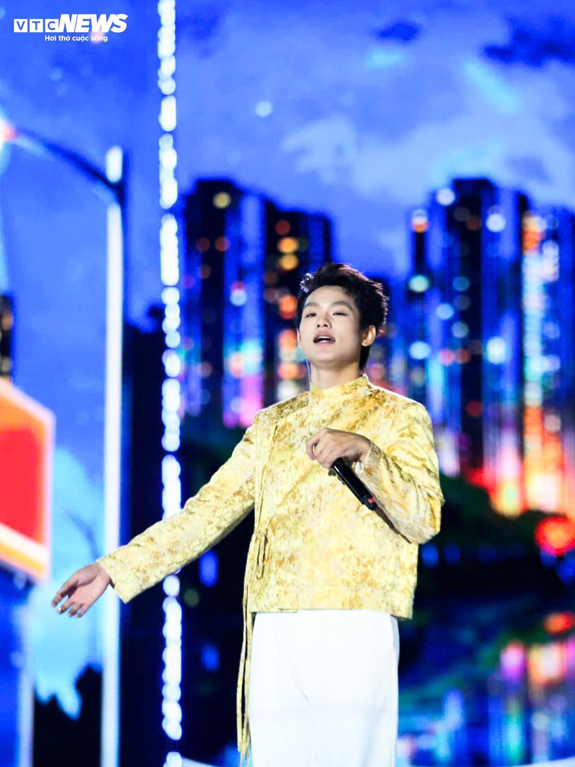 Nhà hát Lớn Hà Nội sống động trong đêm Hòa nhạc ánh sáng - Chào năm mới 2026 - 12