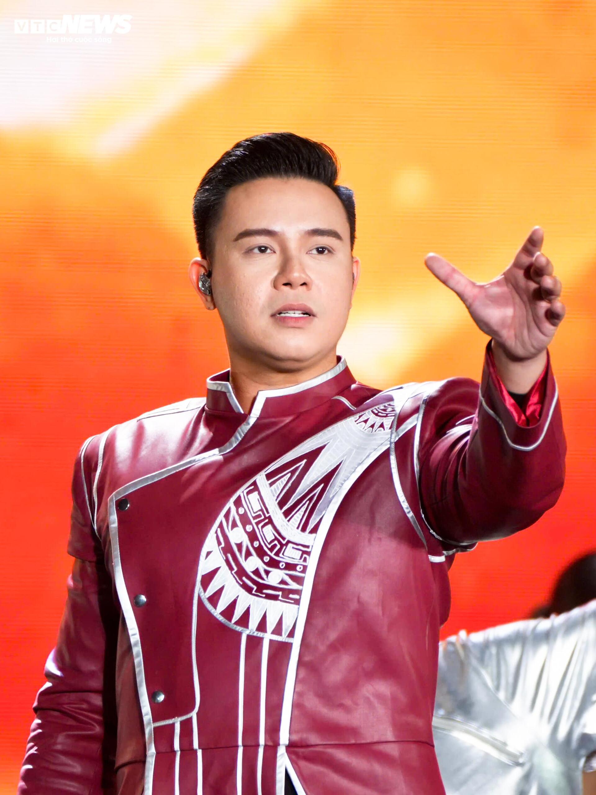 Nhà hát Lớn Hà Nội sống động trong đêm Hòa nhạc ánh sáng - Chào năm mới 2026 - 10