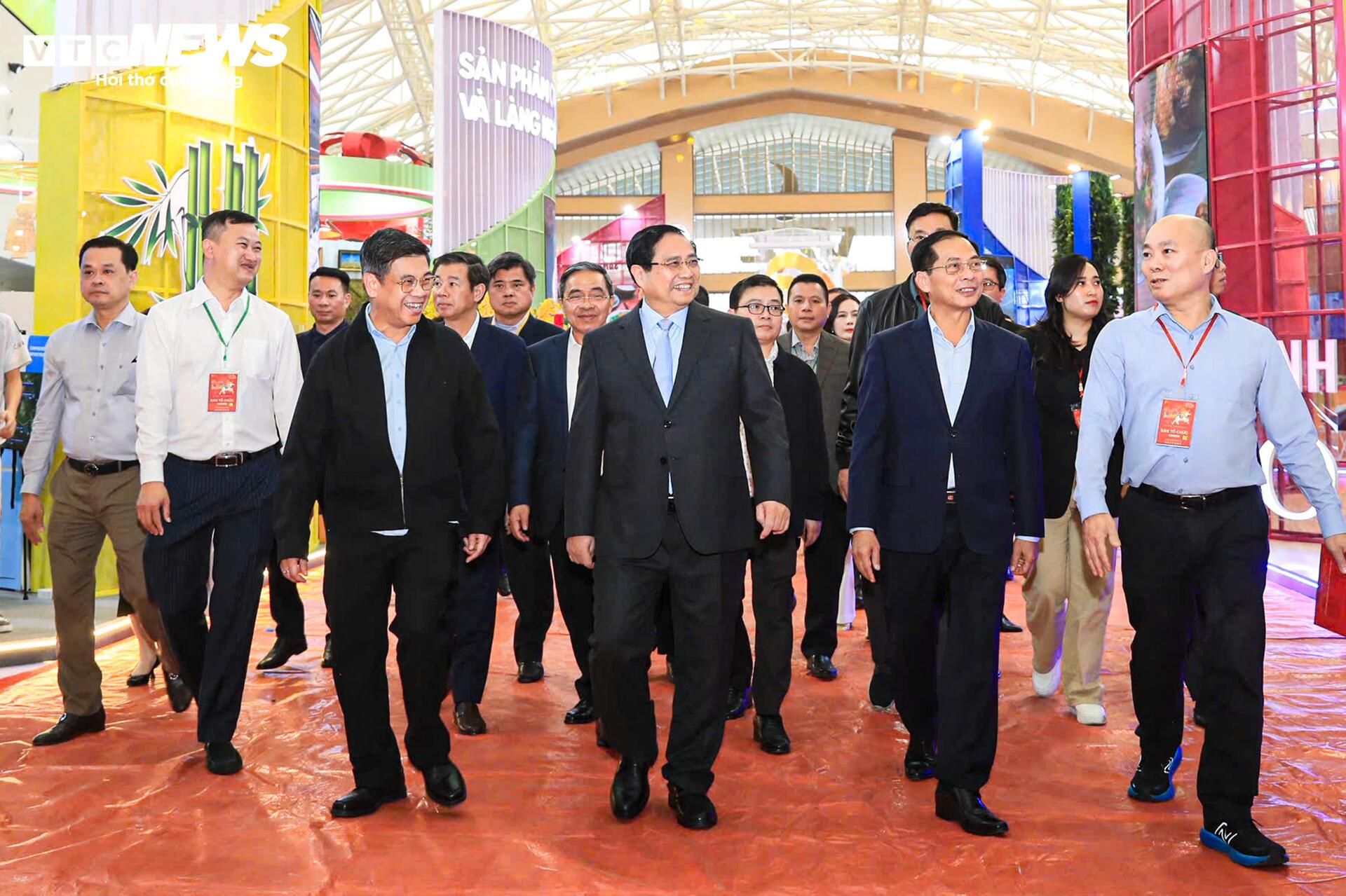 Thủ tướng Phạm Minh Chính dự tổng duyệt khai mạc Hội chợ Mùa Xuân 2026 - 2