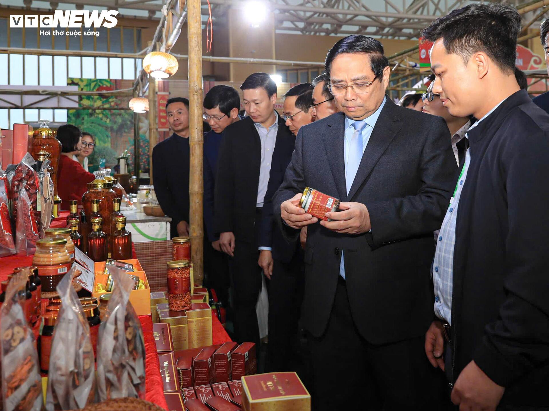 Thủ tướng Phạm Minh Chính dự tổng duyệt khai mạc Hội chợ Mùa Xuân 2026 - 4