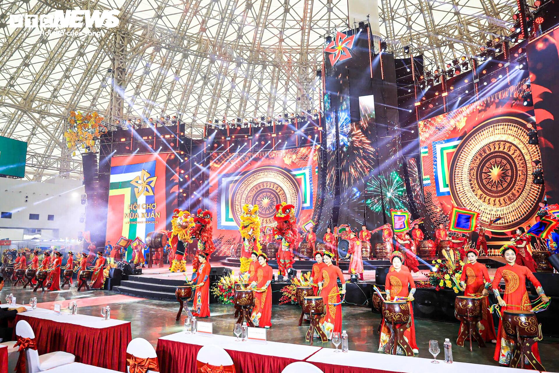 Thủ tướng Phạm Minh Chính dự tổng duyệt khai mạc Hội chợ Mùa Xuân 2026 - 11