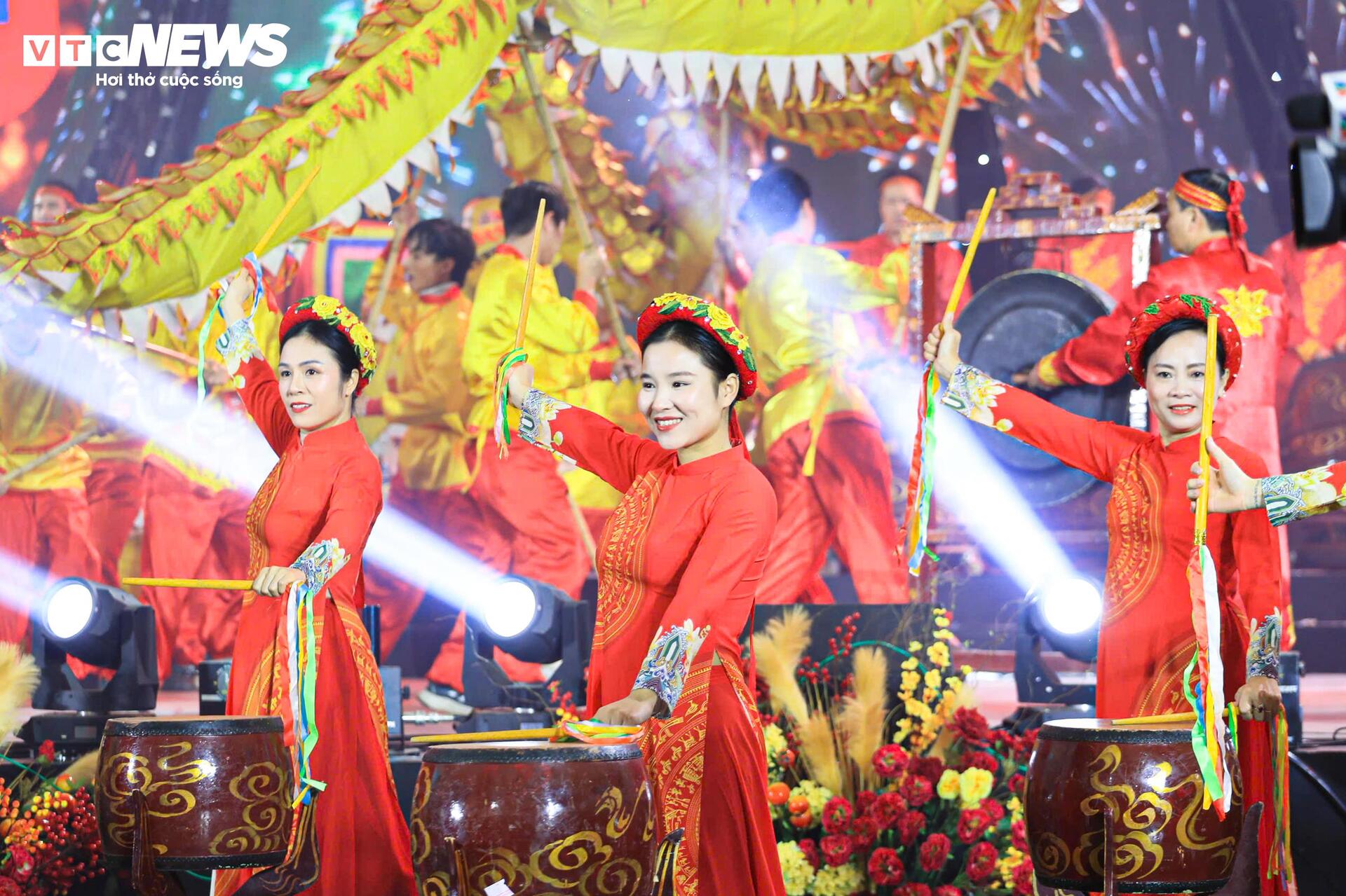 Thủ tướng Phạm Minh Chính dự tổng duyệt khai mạc Hội chợ Mùa Xuân 2026 - 12