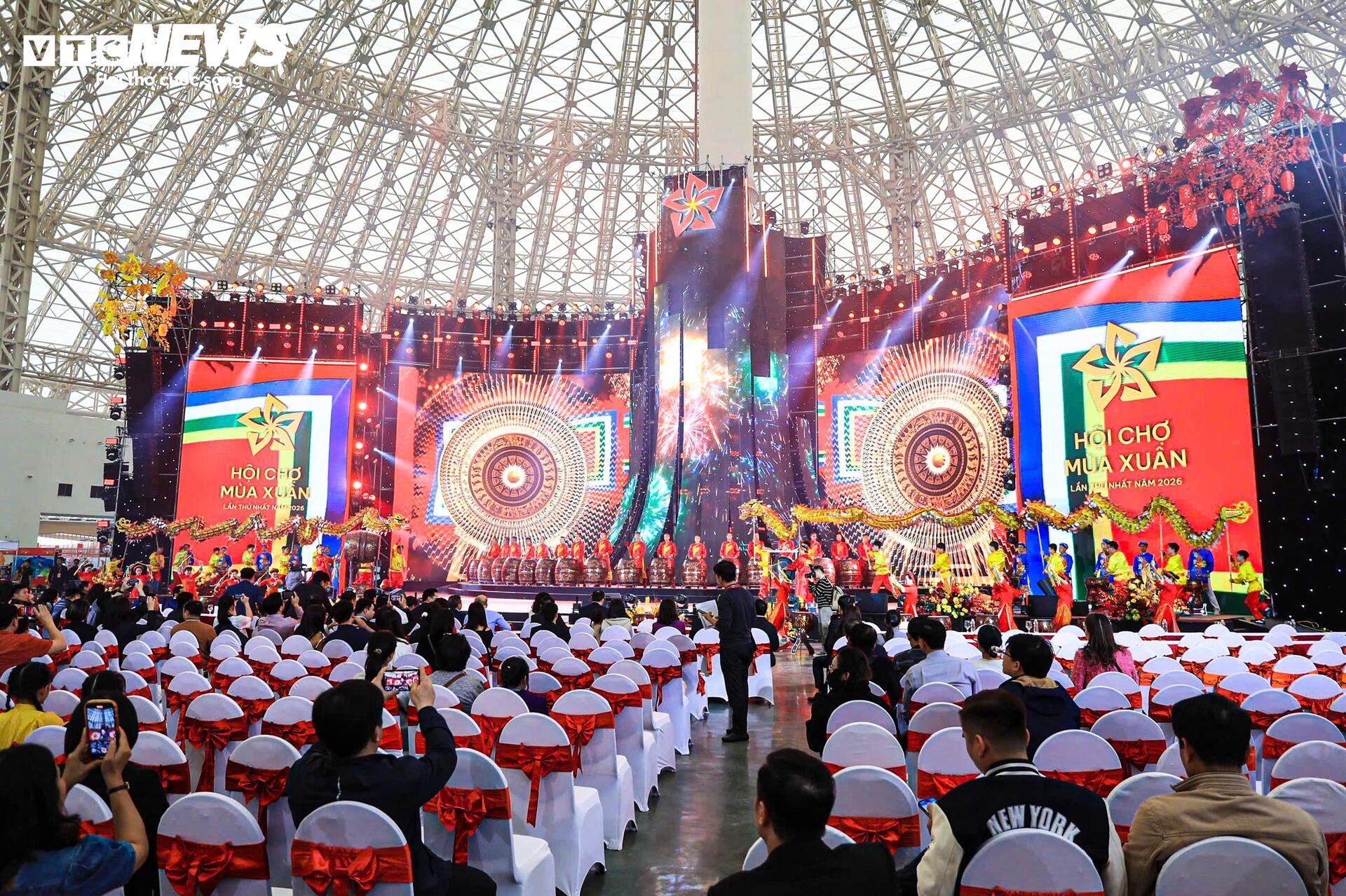 Thủ tướng Phạm Minh Chính dự tổng duyệt khai mạc Hội chợ Mùa Xuân 2026 - 10