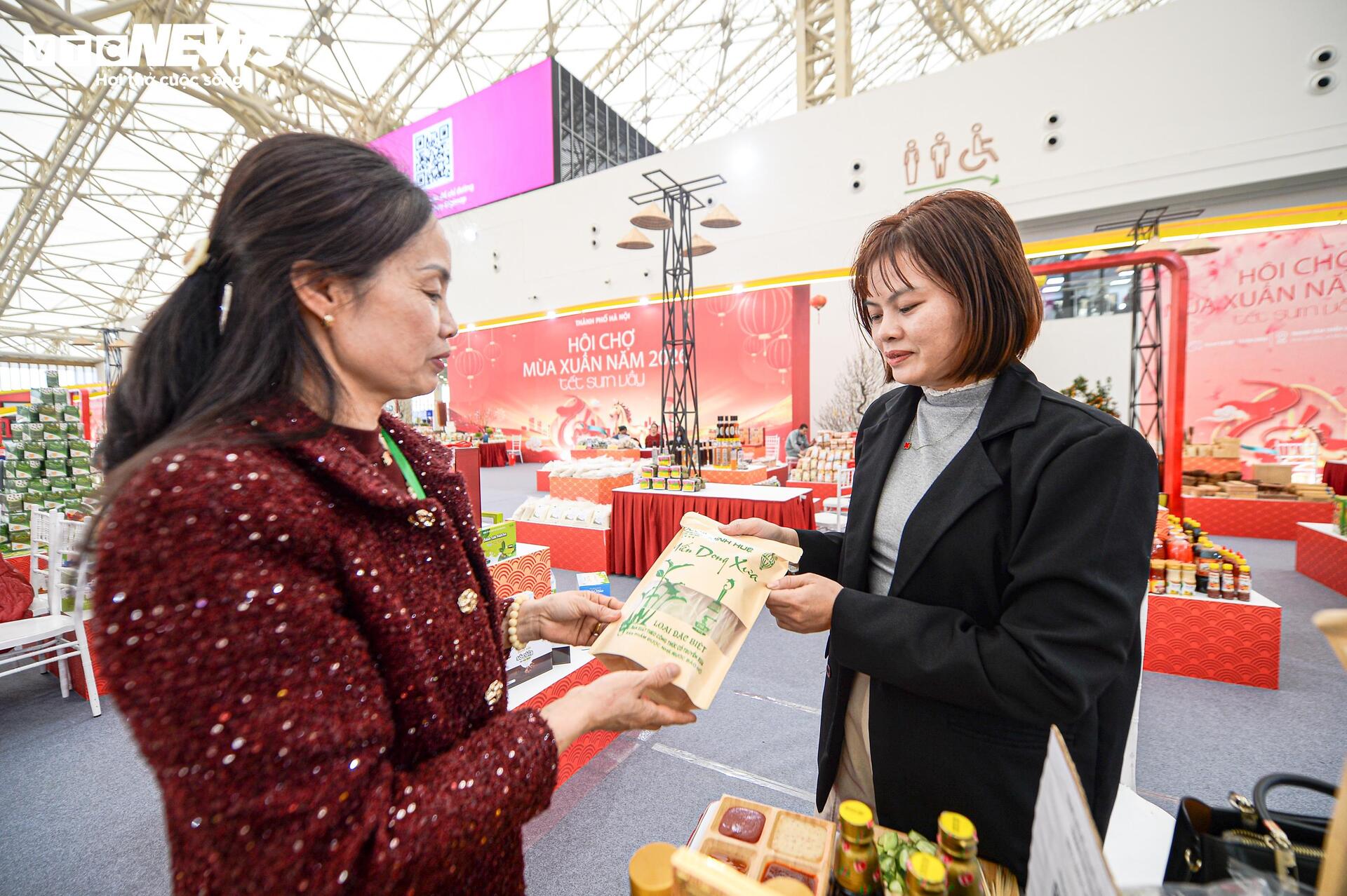 Hà Nội mang không gian Tết truyền thống đến Hội chợ Mùa Xuân 2026 - 6