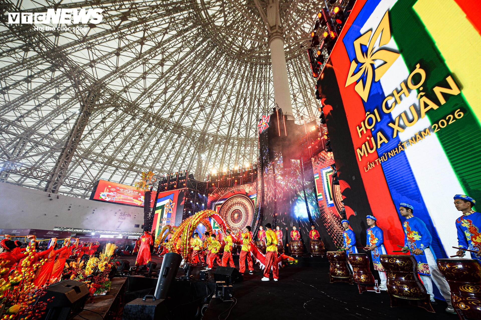 Toàn cảnh lễ khai mạc Hội chợ Mùa Xuân lần thứ nhất năm 2026 - 1