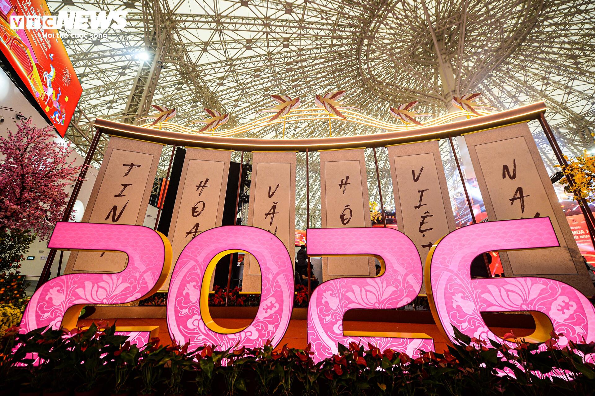 Vừa mở cửa, Hội chợ Mùa Xuân hút hàng nghìn lượt khách tham quan, mua sắm - 11