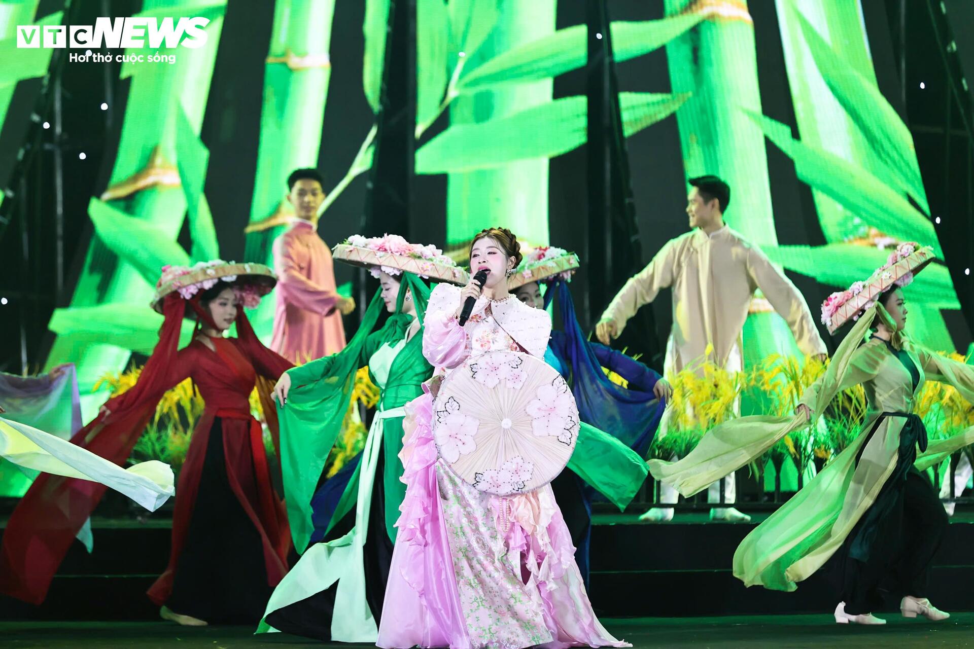 Toàn cảnh lễ khai mạc Hội chợ Mùa Xuân lần thứ nhất năm 2026 - 7