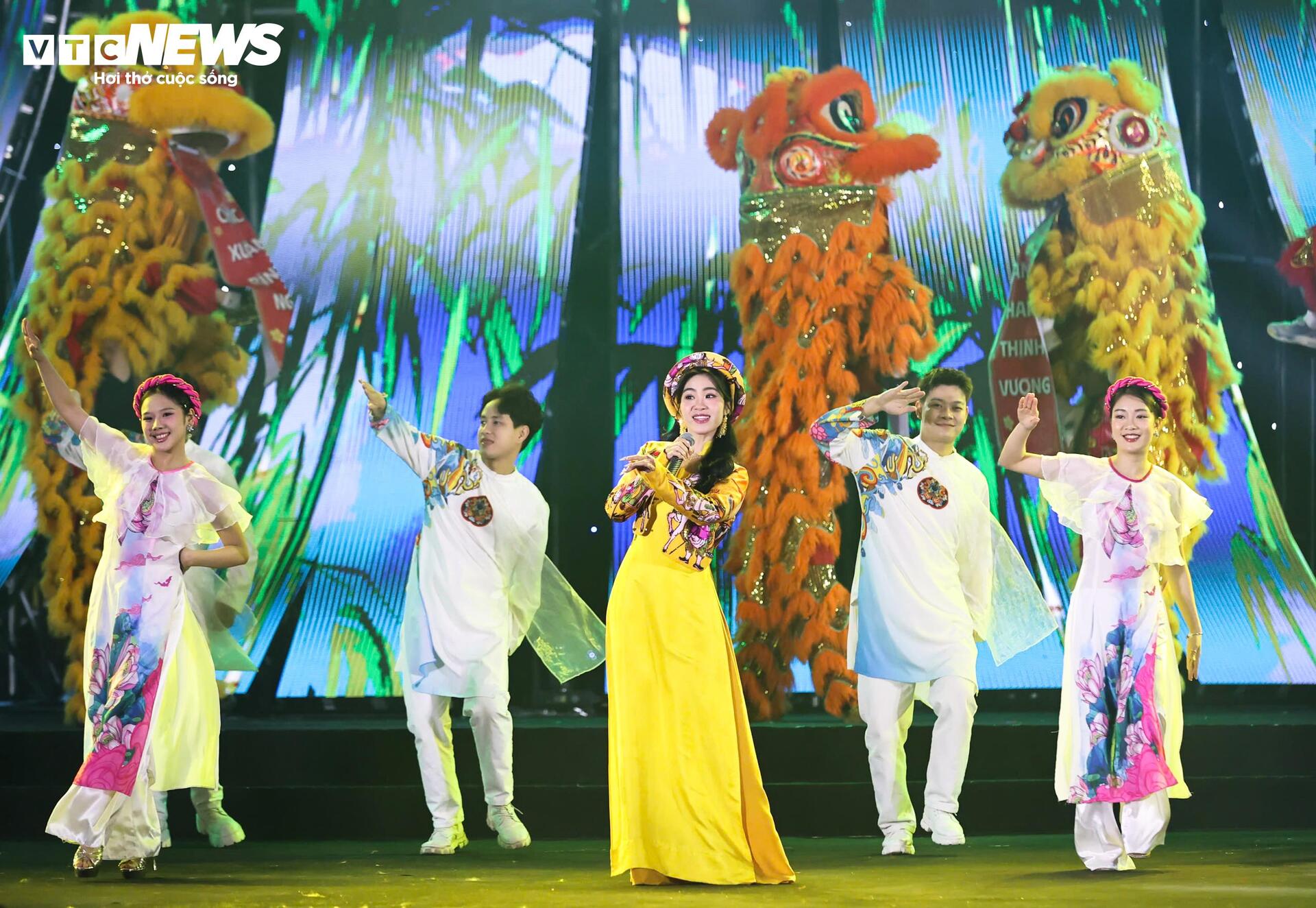 Toàn cảnh lễ khai mạc Hội chợ Mùa Xuân lần thứ nhất năm 2026 - 9