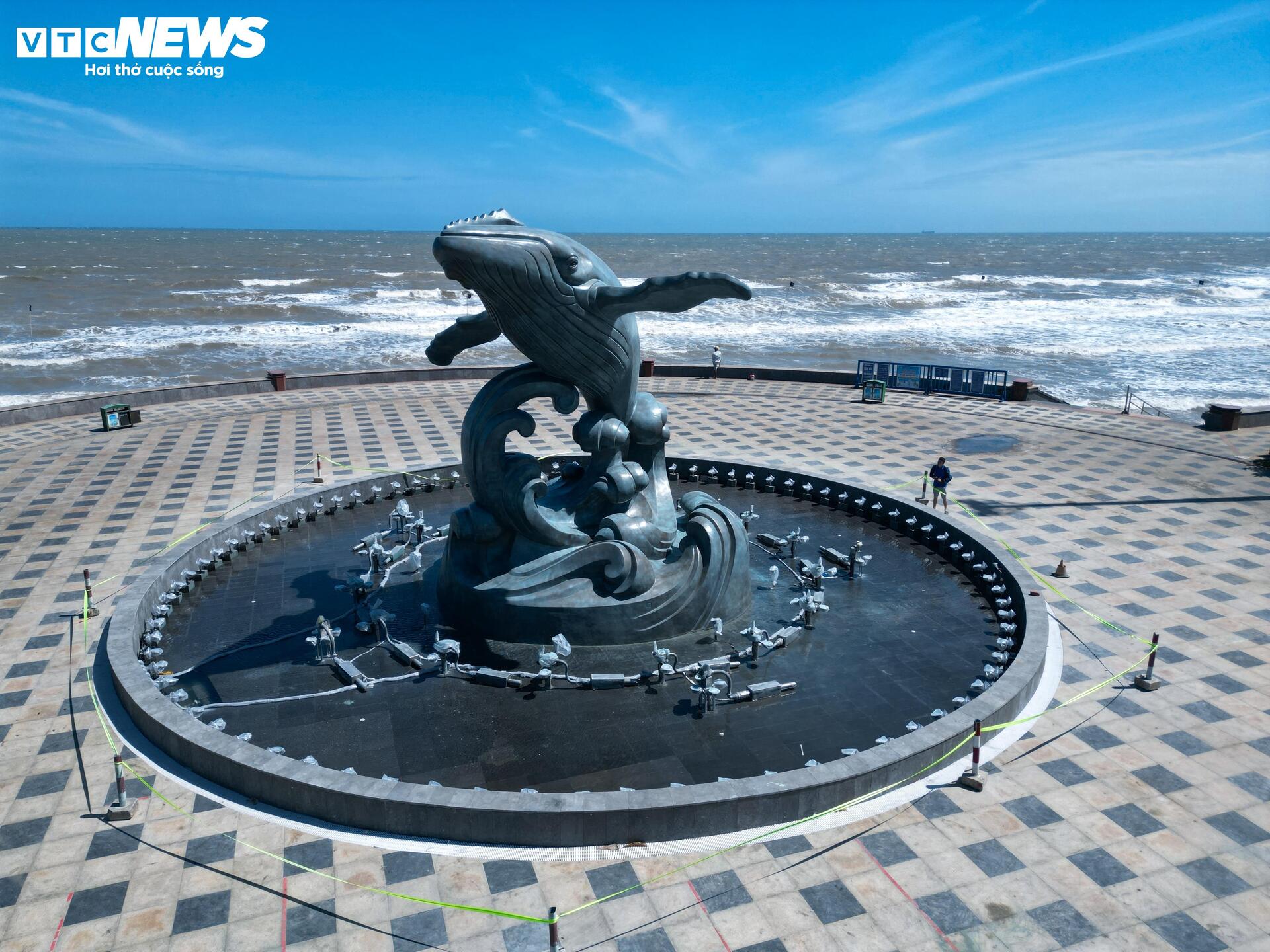 Cận cảnh công trình tượng cá Ông hơn 50 tỷ đồng tại TP.HCM - 1