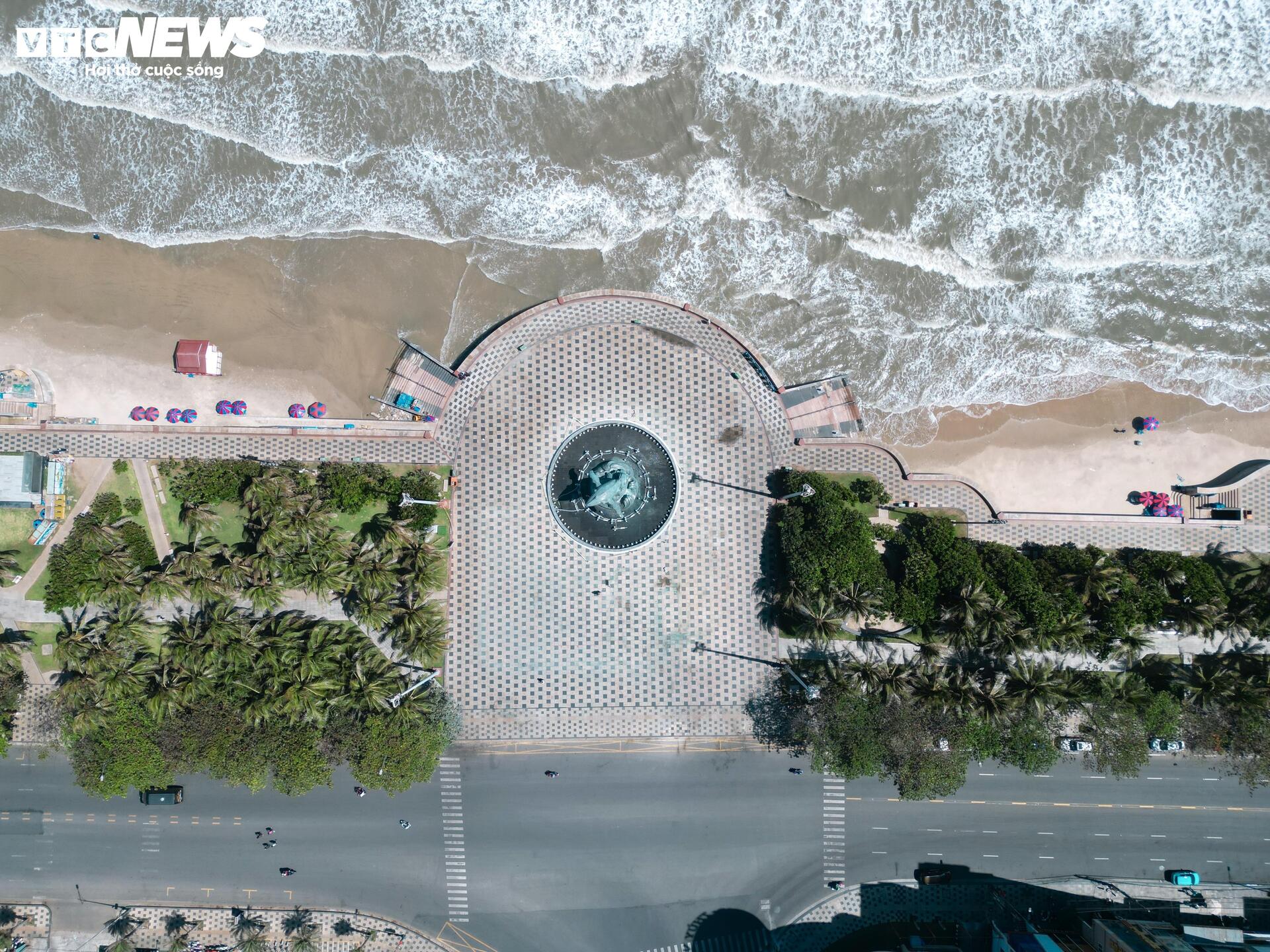 Cận cảnh công trình tượng cá Ông hơn 50 tỷ đồng tại TP.HCM - 10